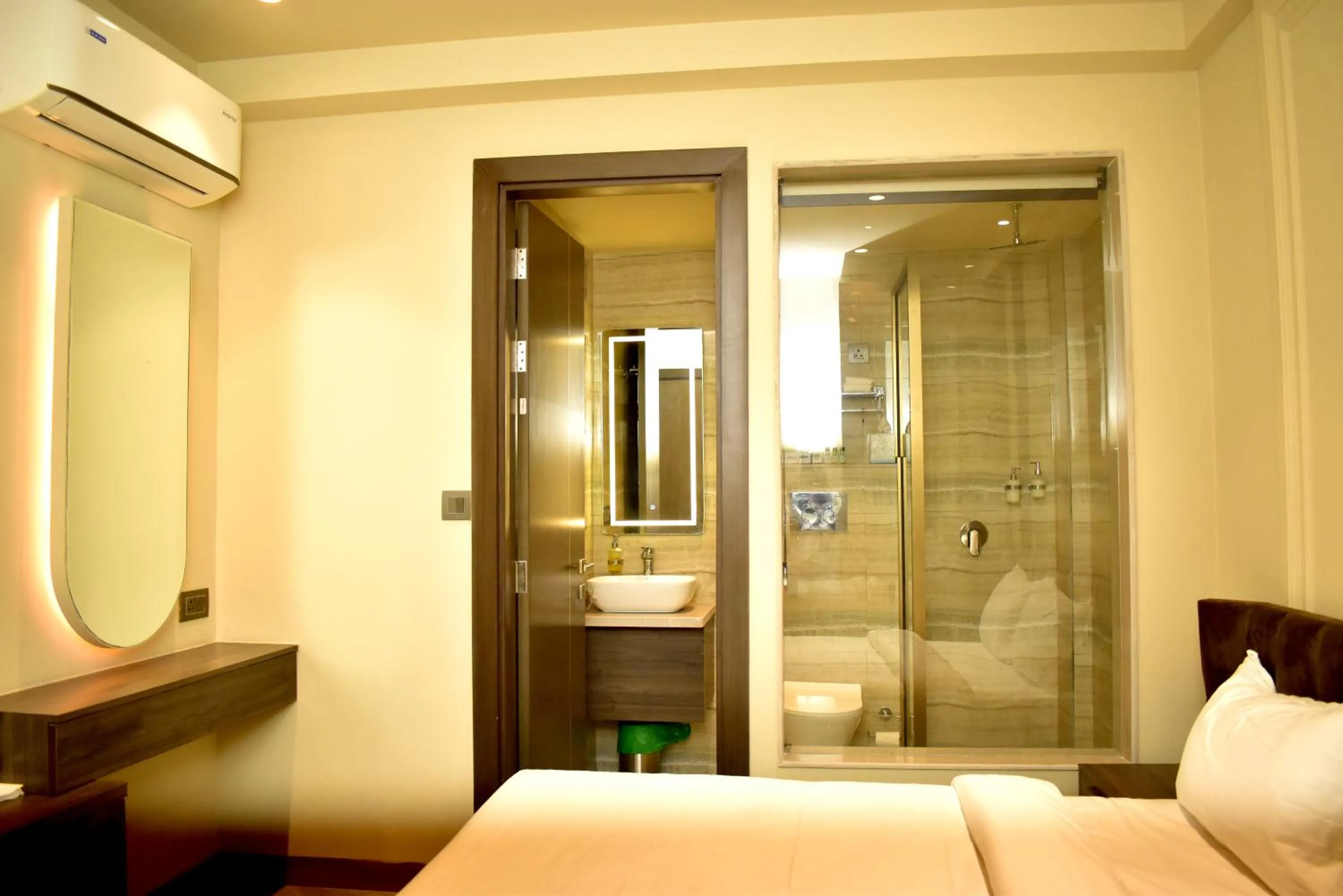 Shower in Qotel Signature Coleman Janakpuri