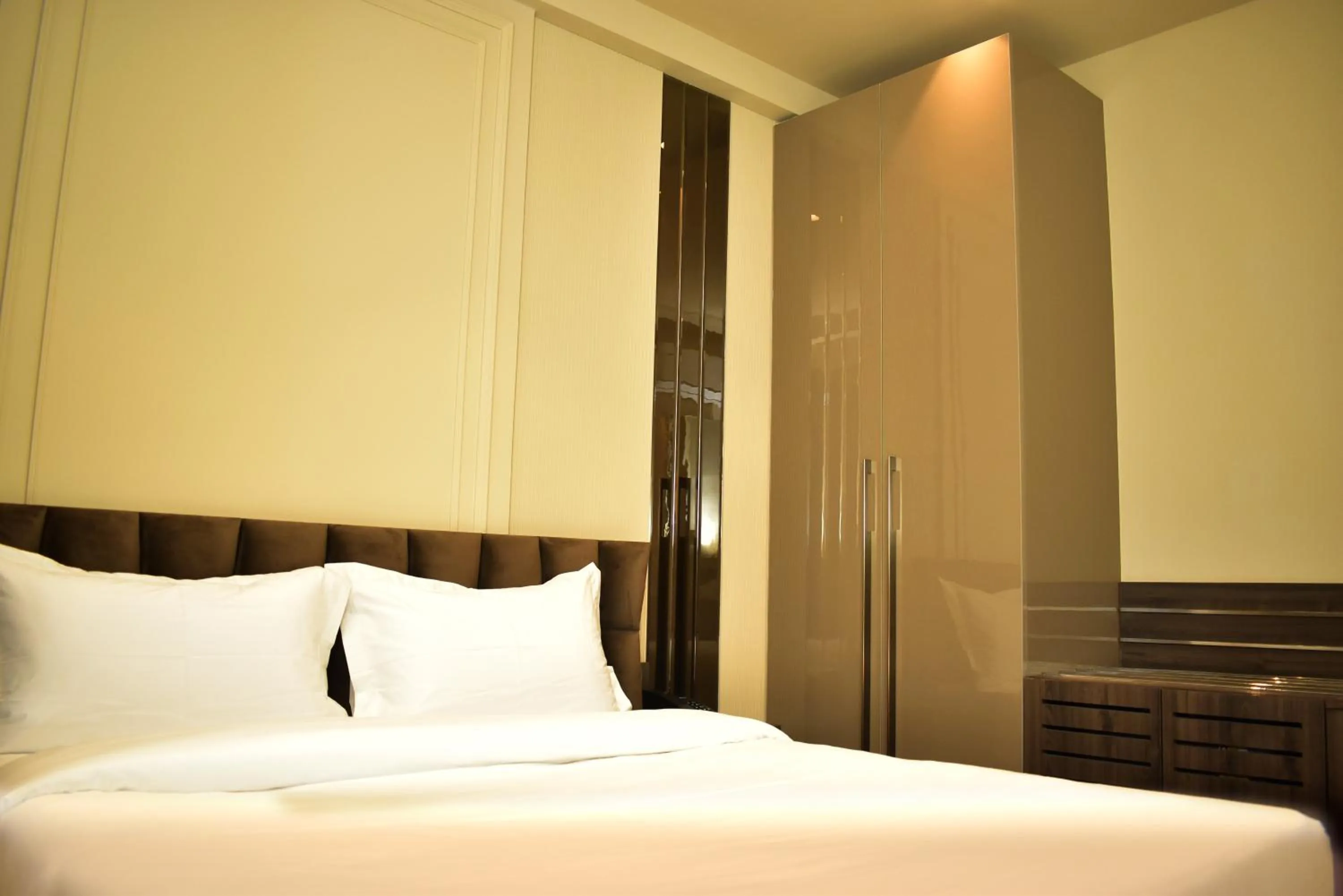 Bed in Qotel Signature Coleman Janakpuri