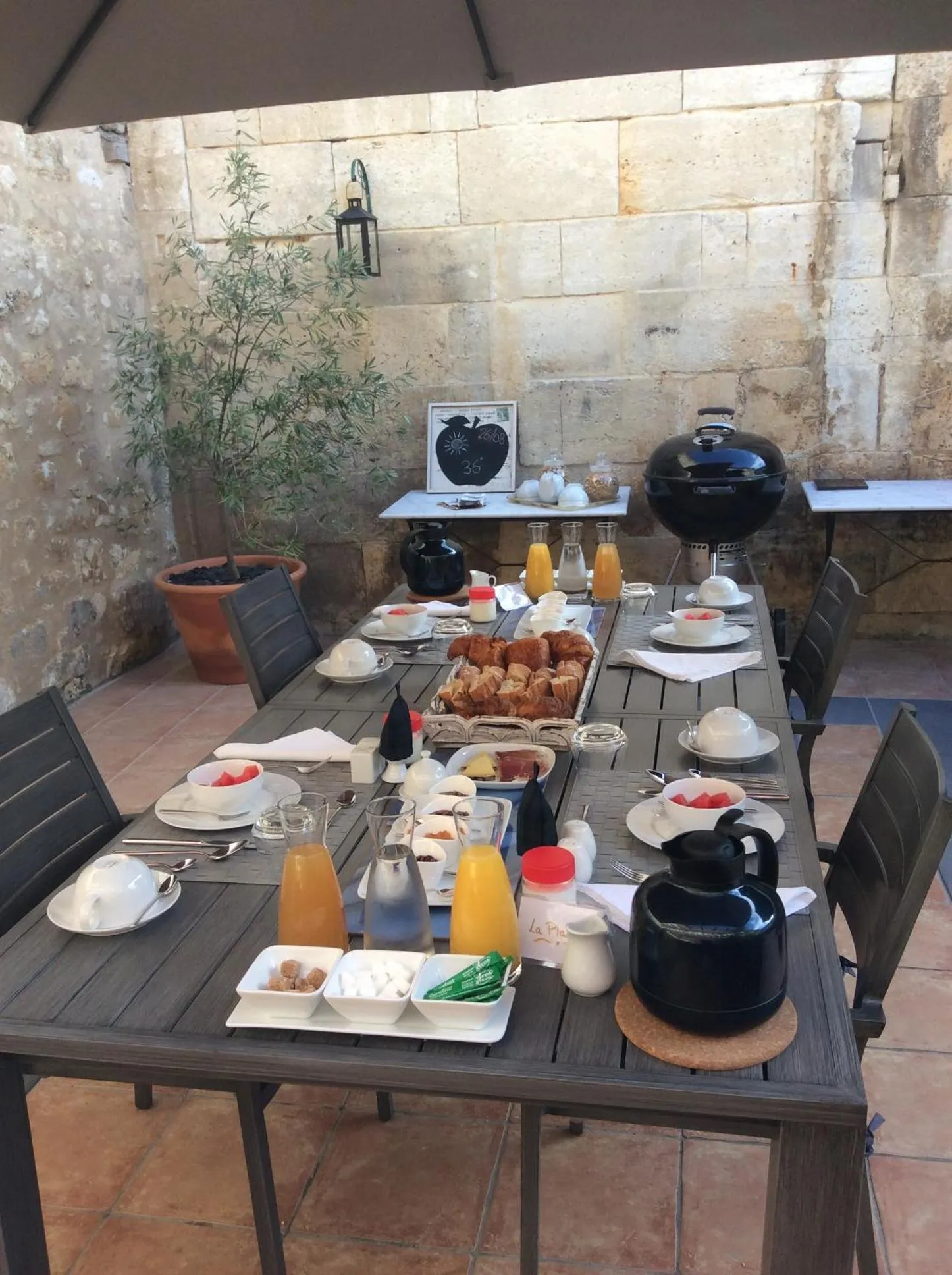 Continental breakfast in Le Patio Chambres et Tables d'Hôtes