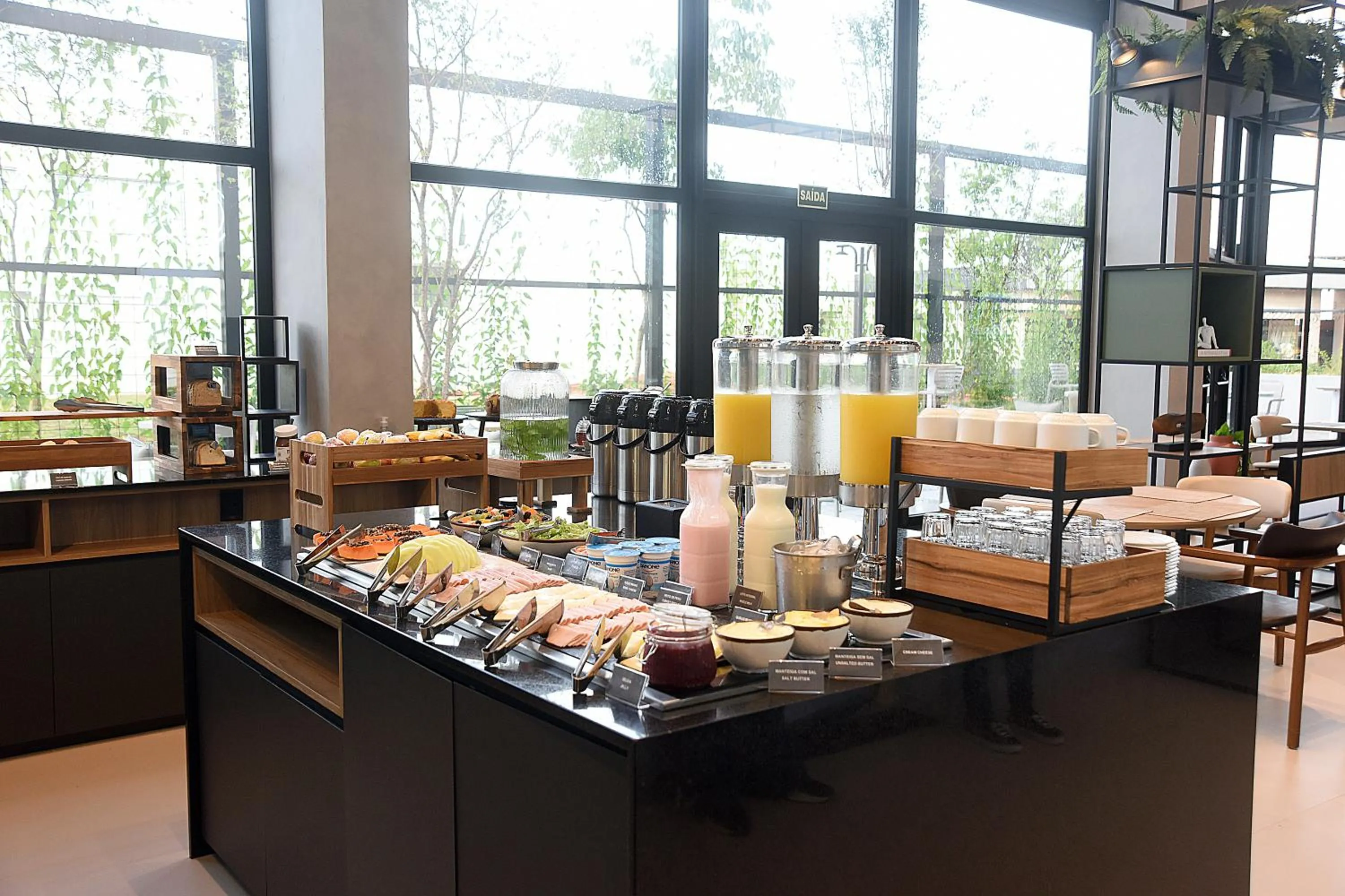 Buffet breakfast in ibis Tangará Da Serra