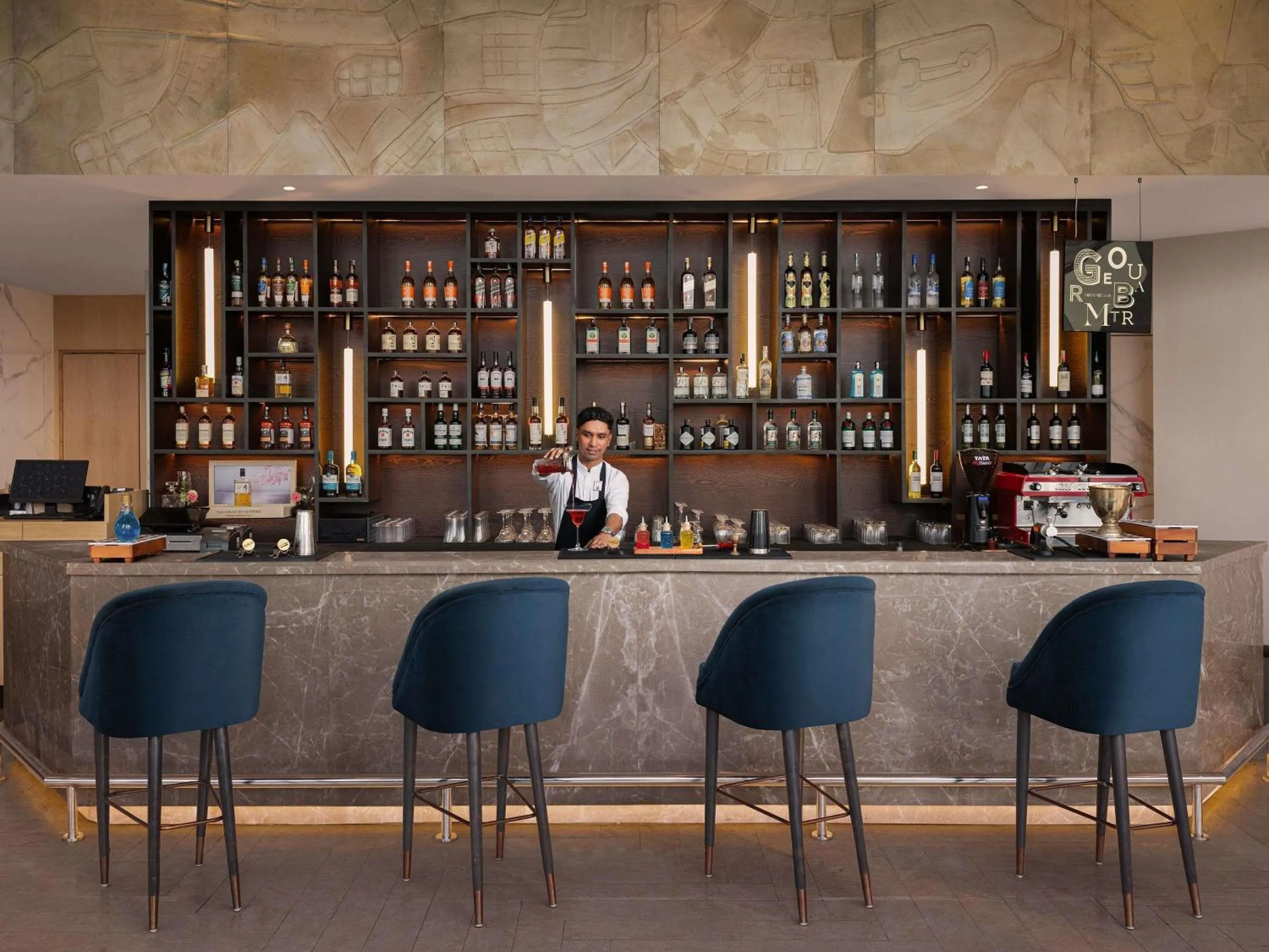 Lounge or bar in Novotel New Delhi City Centre