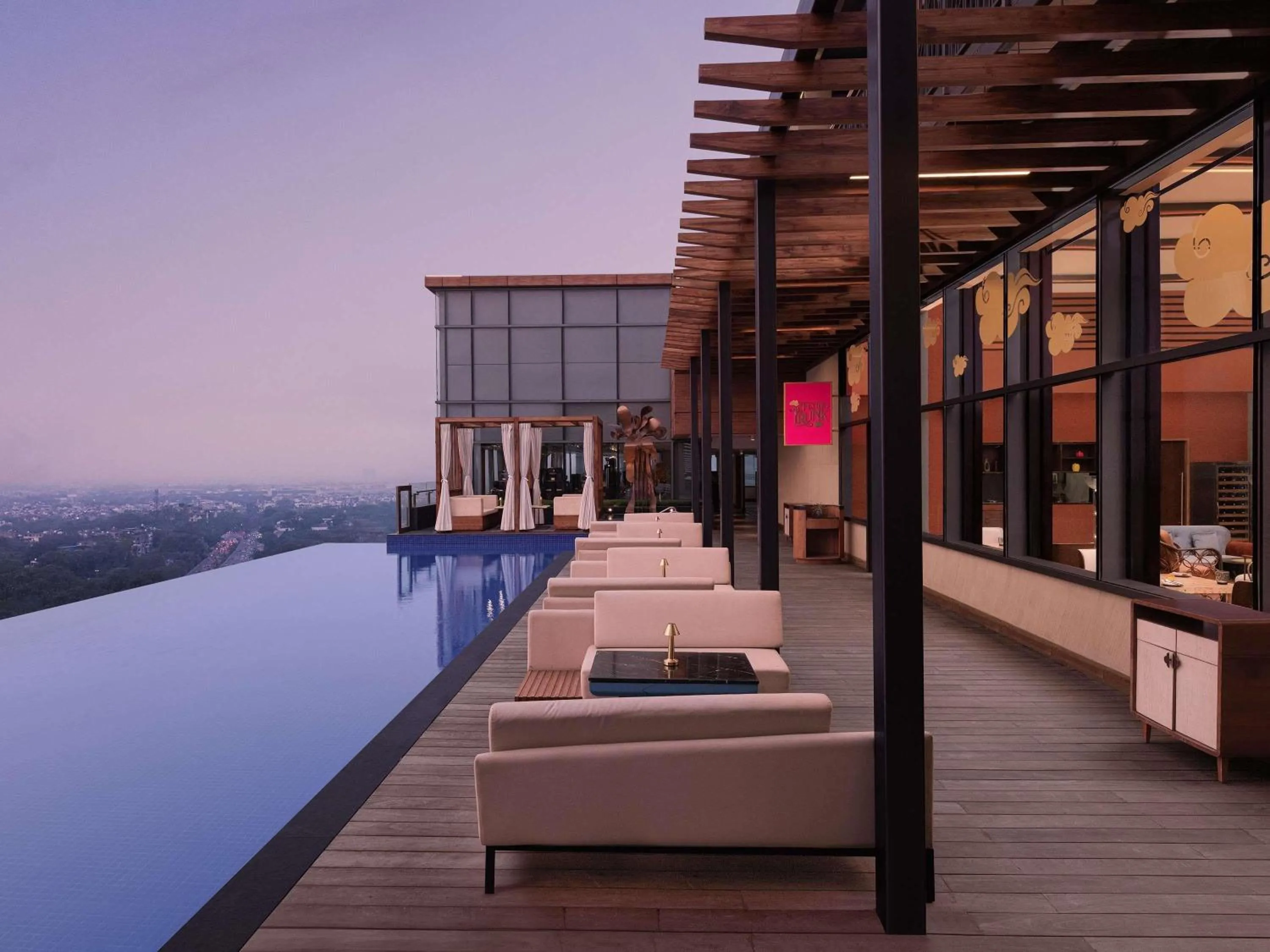 Restaurant/places to eat in Novotel New Delhi City Centre