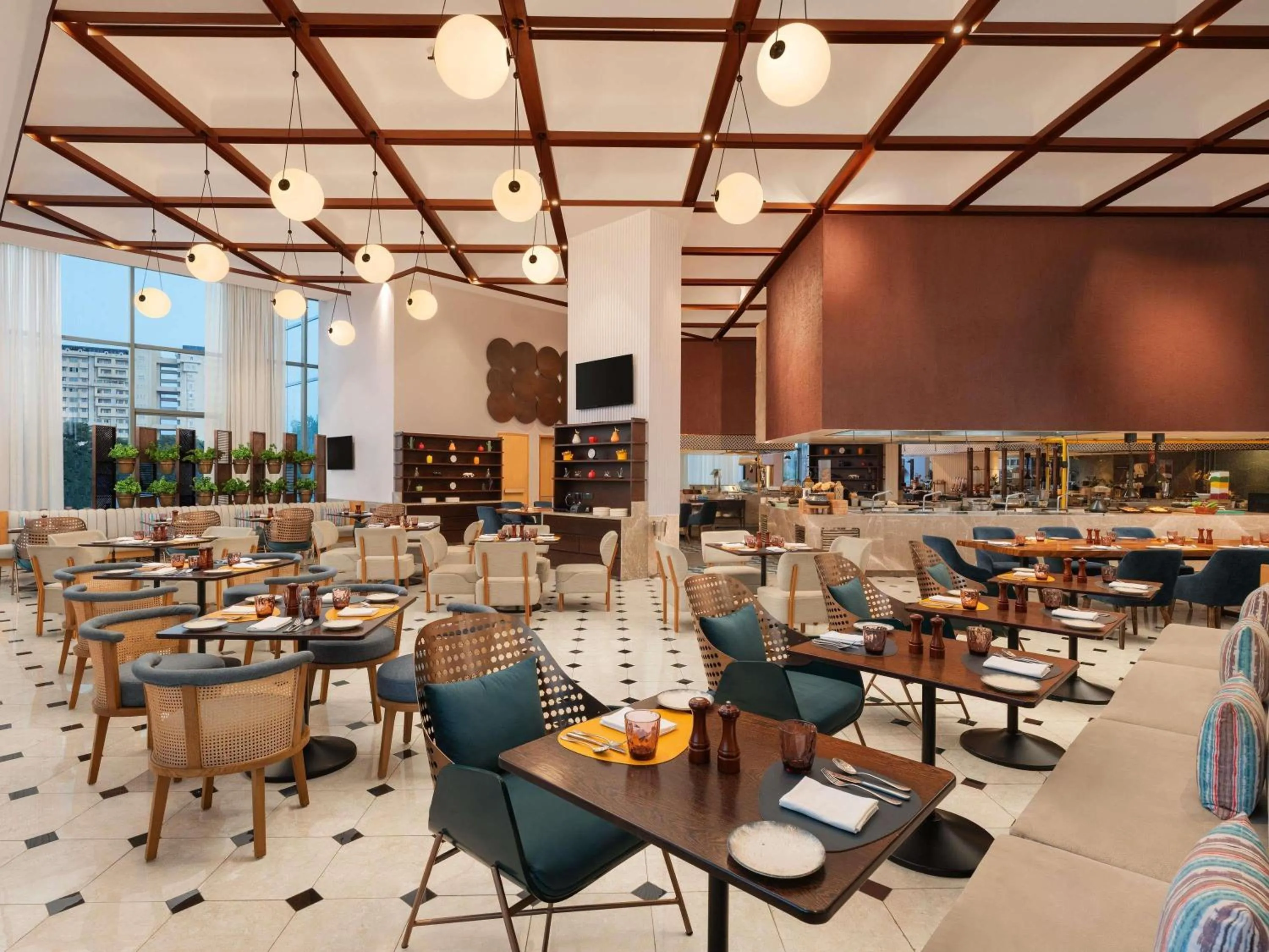 Restaurant/places to eat in Novotel New Delhi City Centre