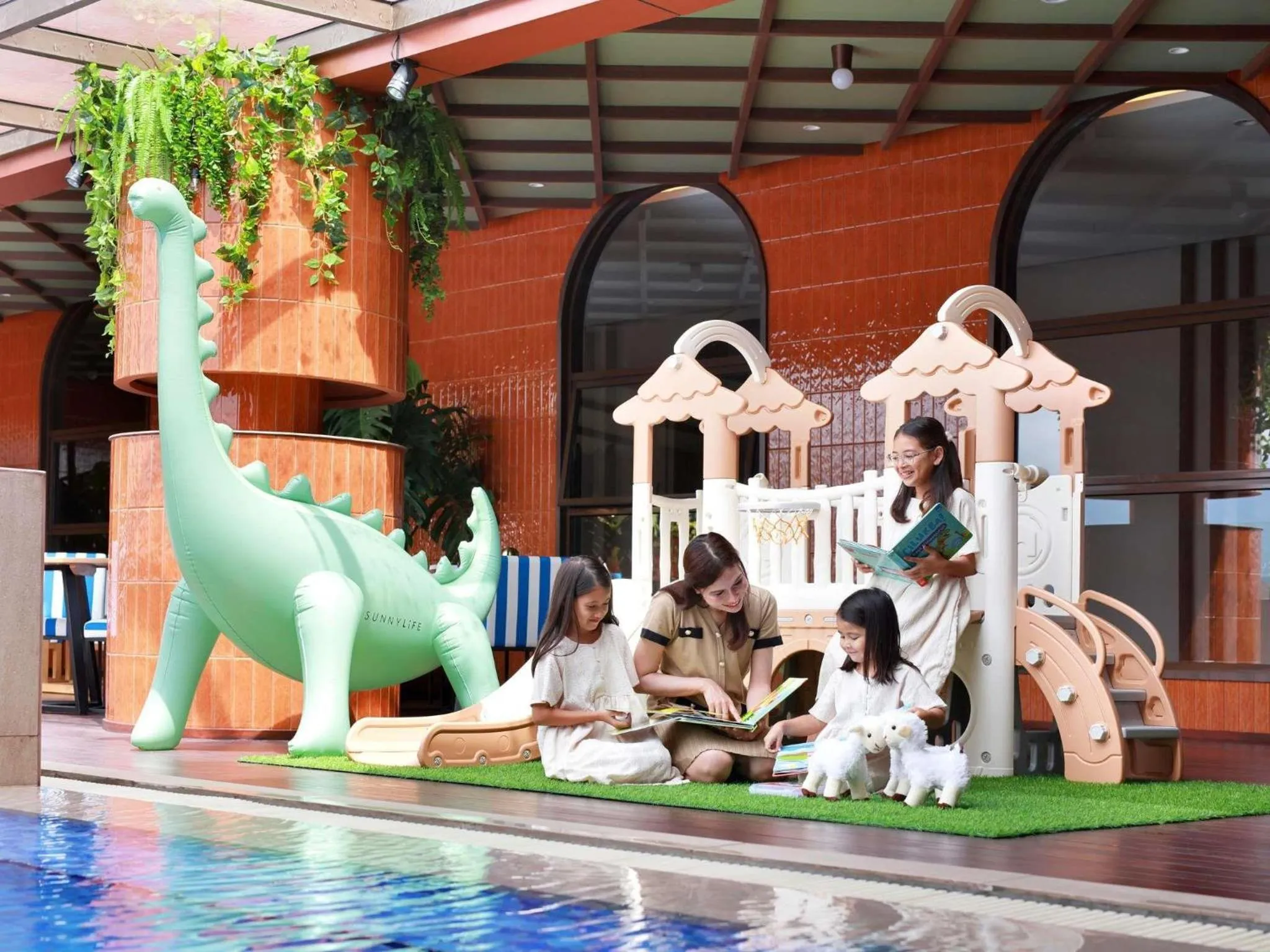 Pool view in Mercure Garut City Center