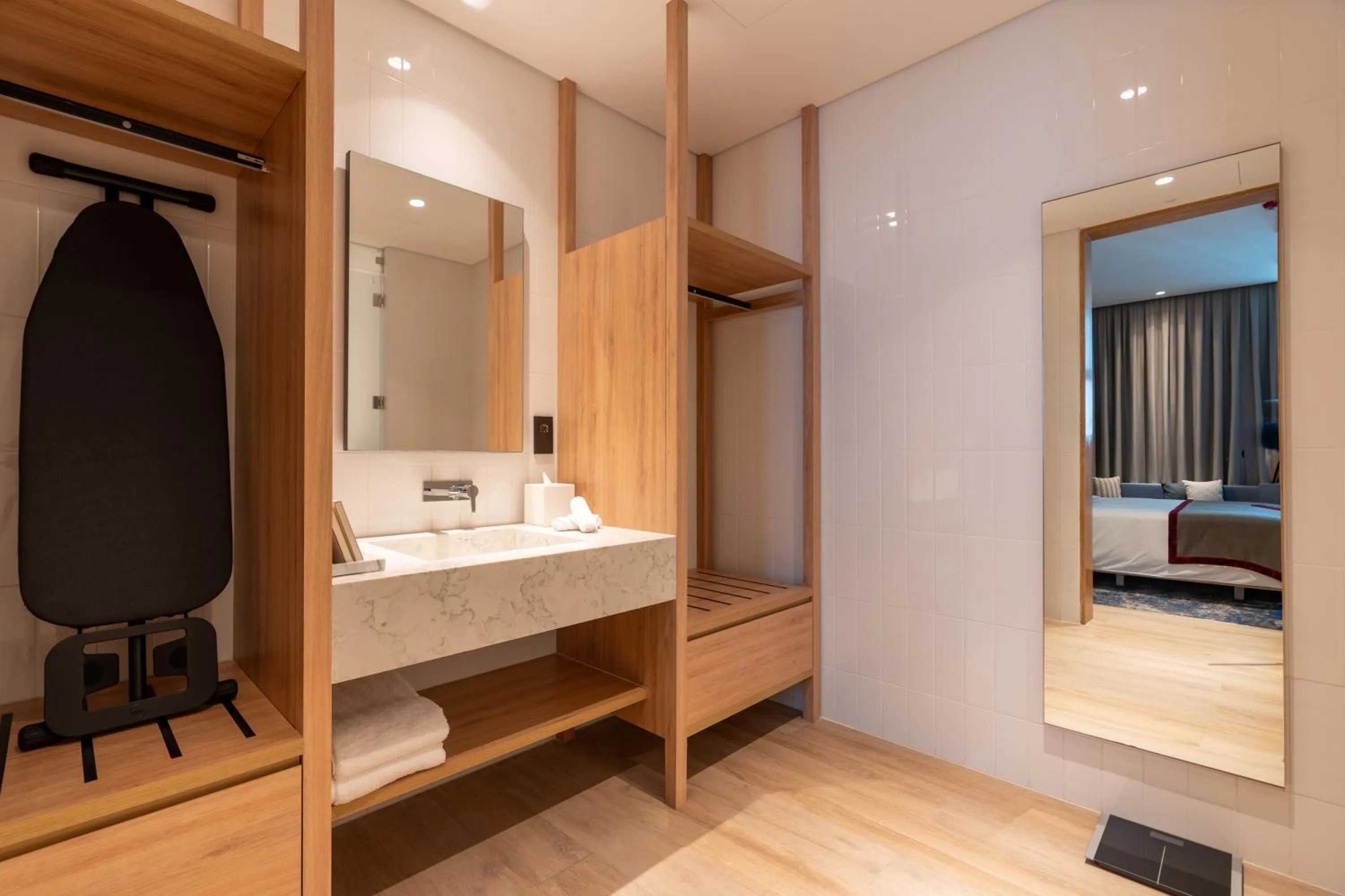 Bathroom, Bed in West Walk Retaj Hotel