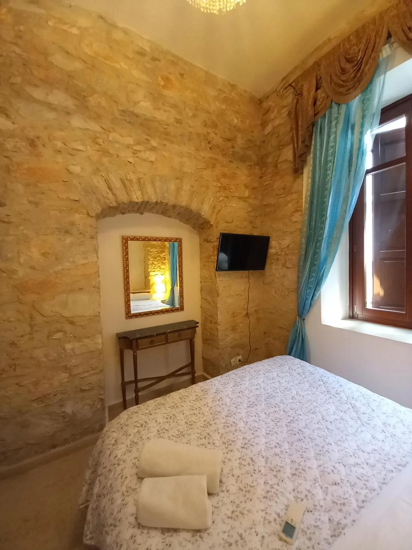 Photo of the whole room in Tsopela Boutique Hotel