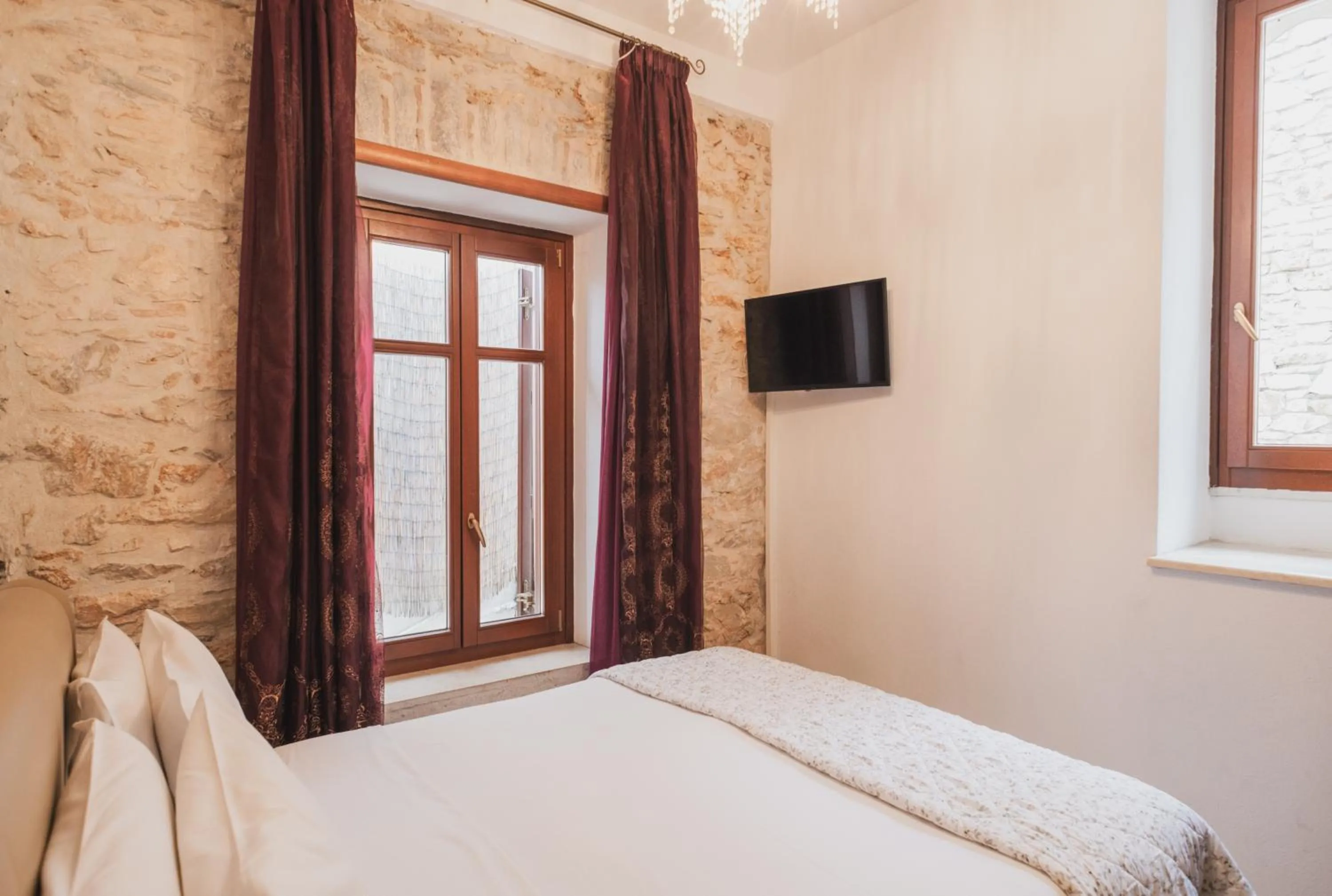 TV and multimedia in Tsopela Boutique Hotel