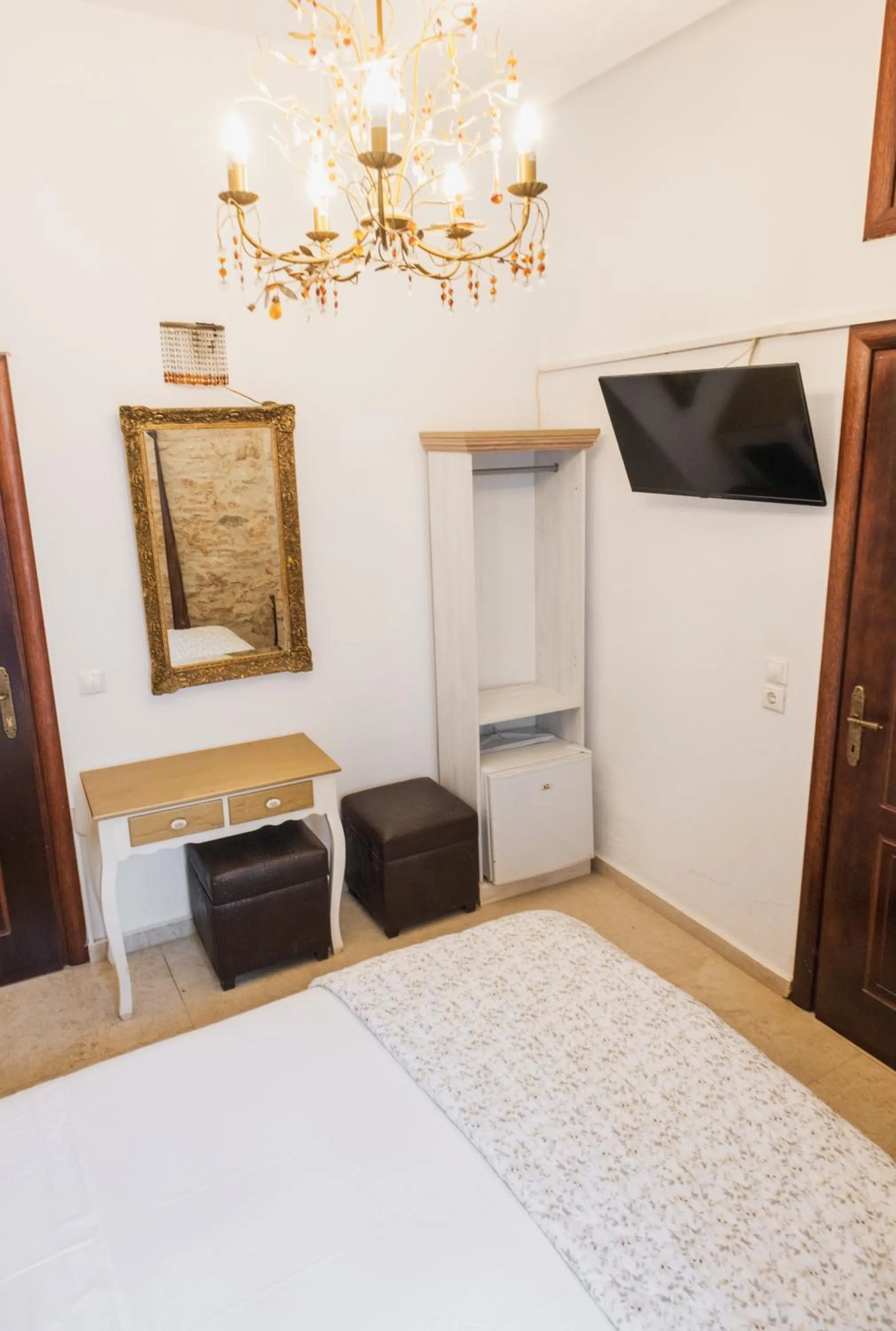 TV and multimedia in Tsopela Boutique Hotel