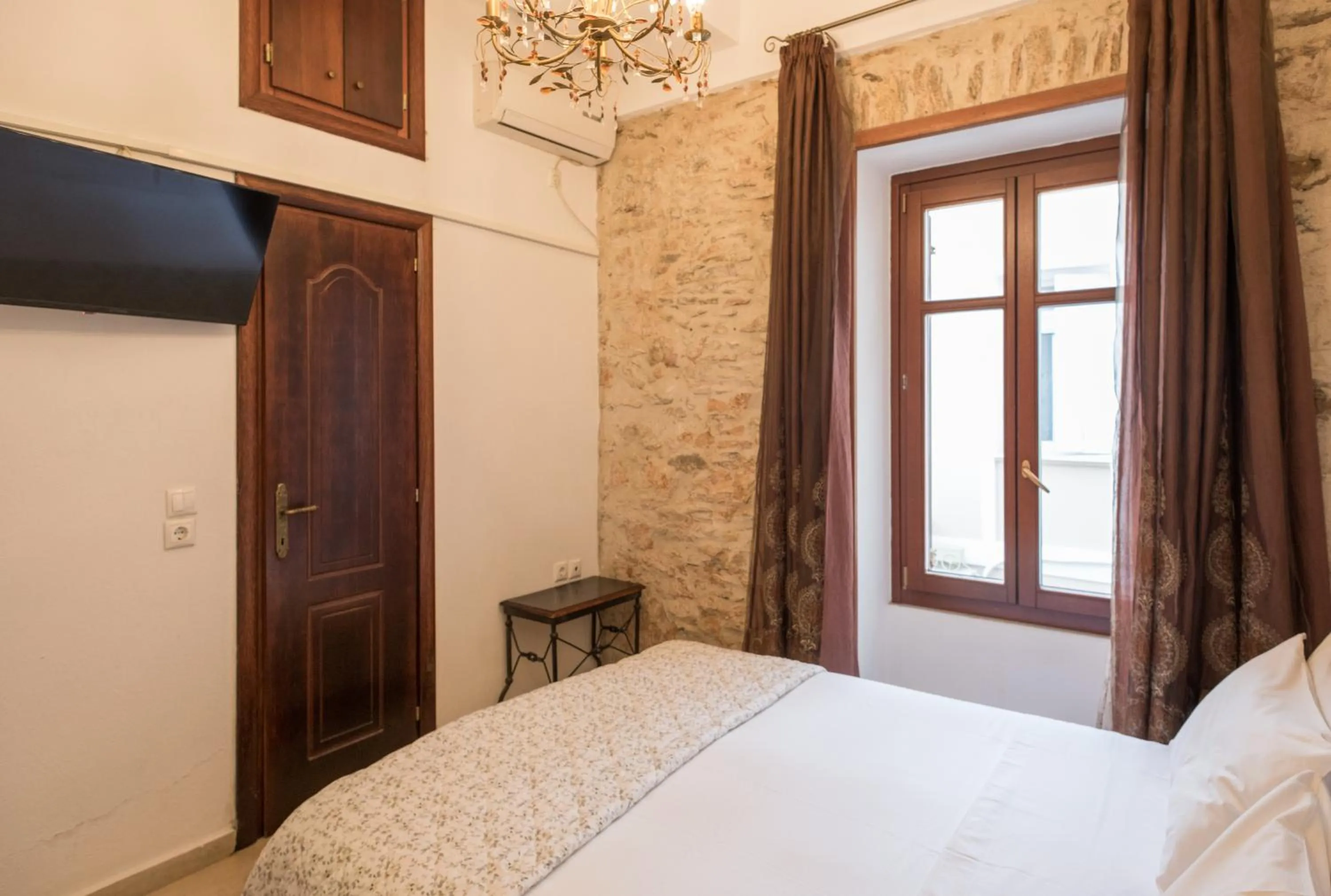 Photo of the whole room in Tsopela Boutique Hotel