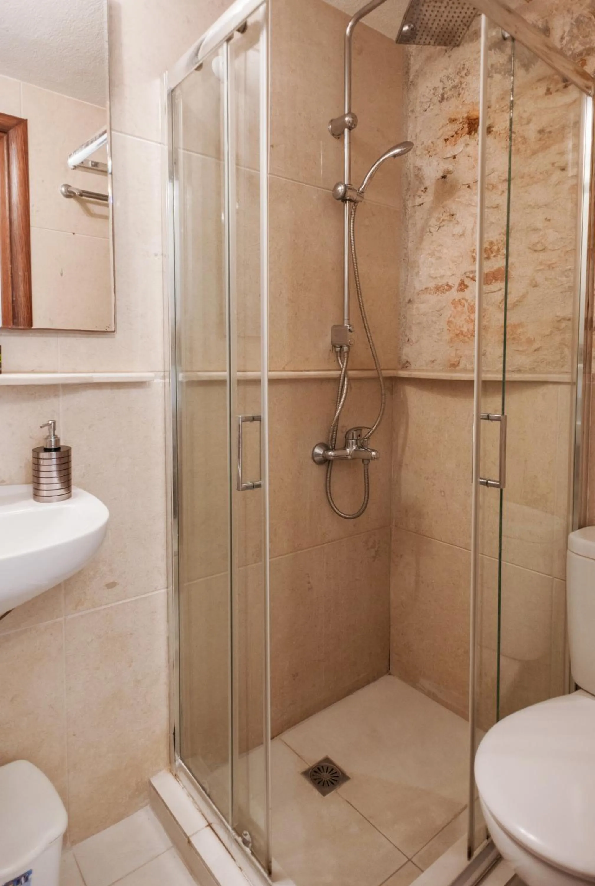 Shower in Tsopela Boutique Hotel