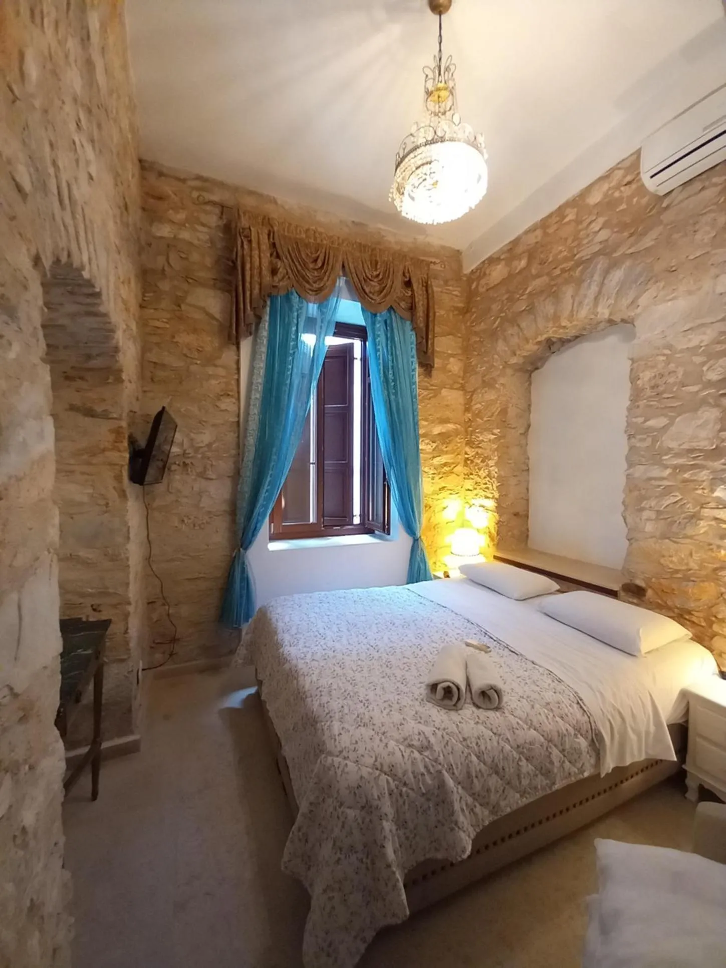 Photo of the whole room in Tsopela Boutique Hotel