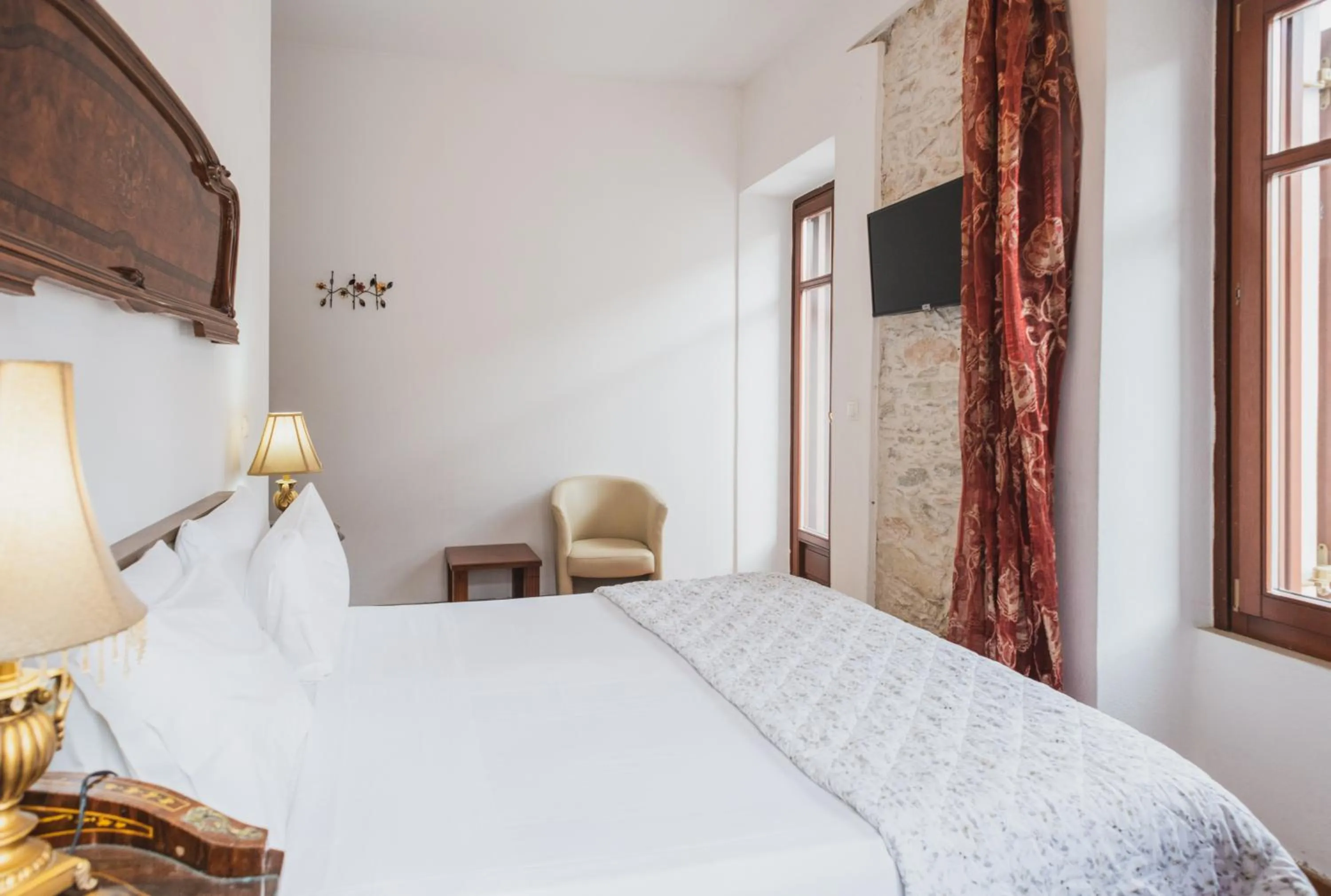 TV and multimedia in Tsopela Boutique Hotel