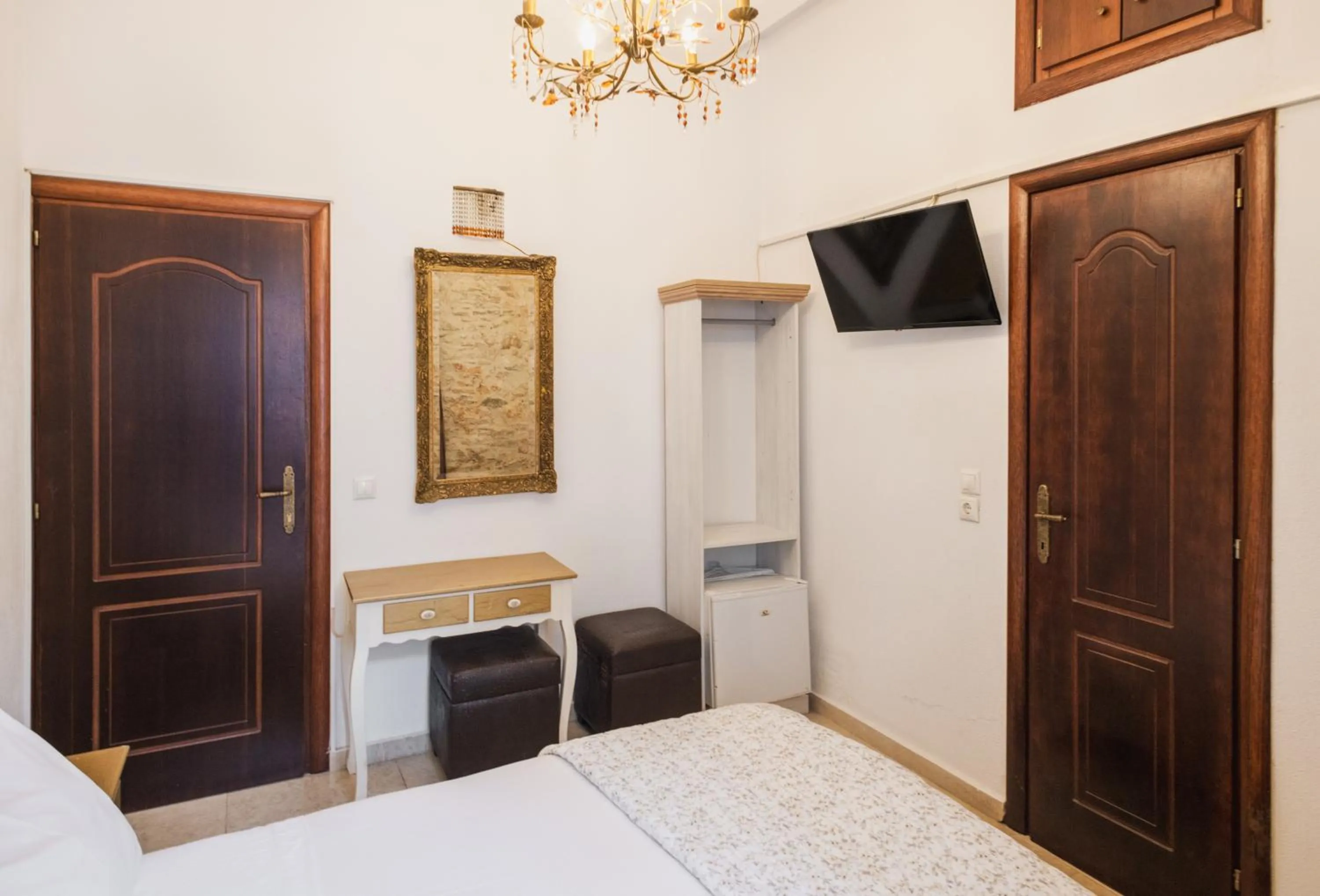 TV and multimedia in Tsopela Boutique Hotel