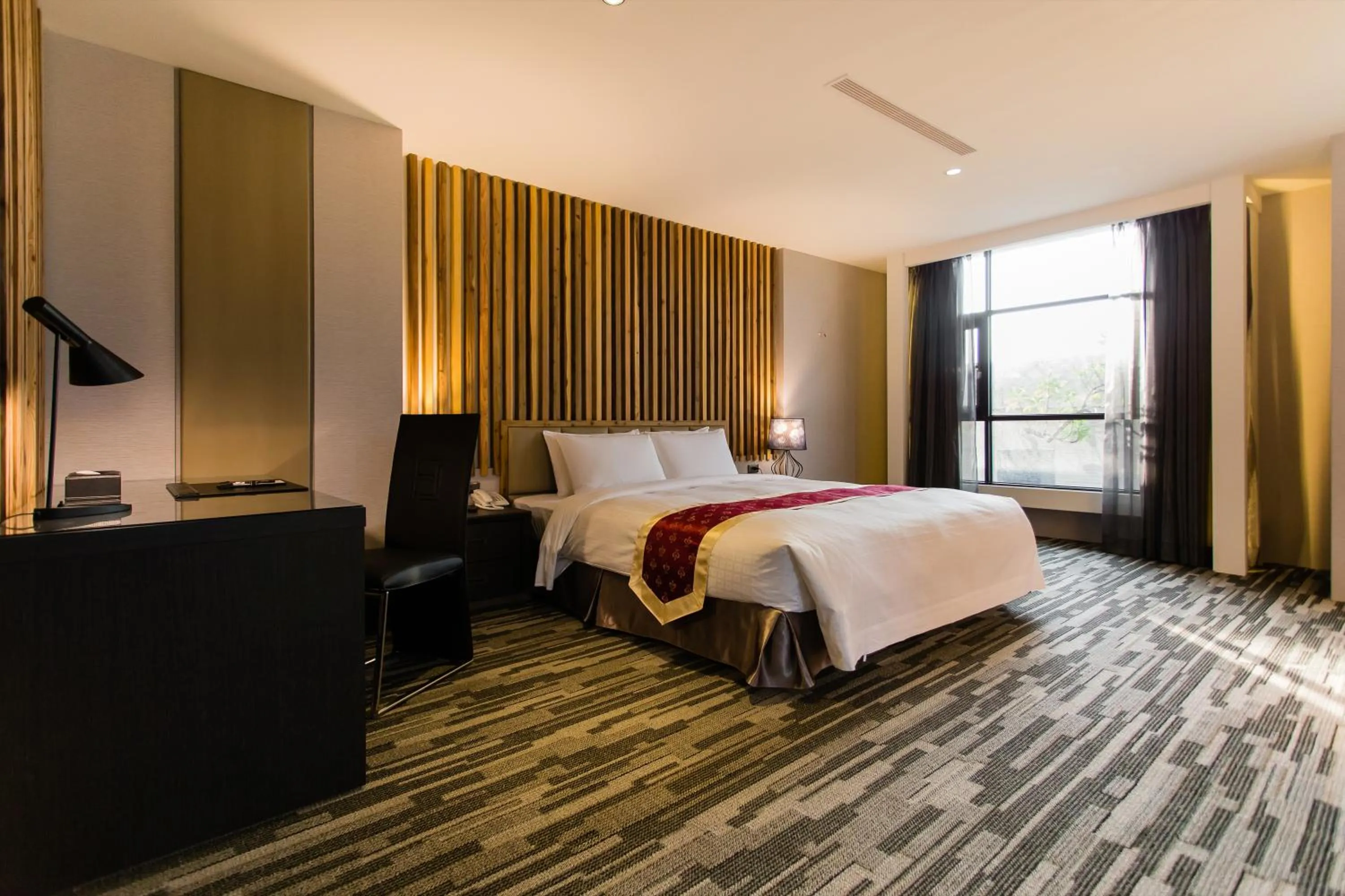 Bed in Chiayi Oriental Pearl International Hotel