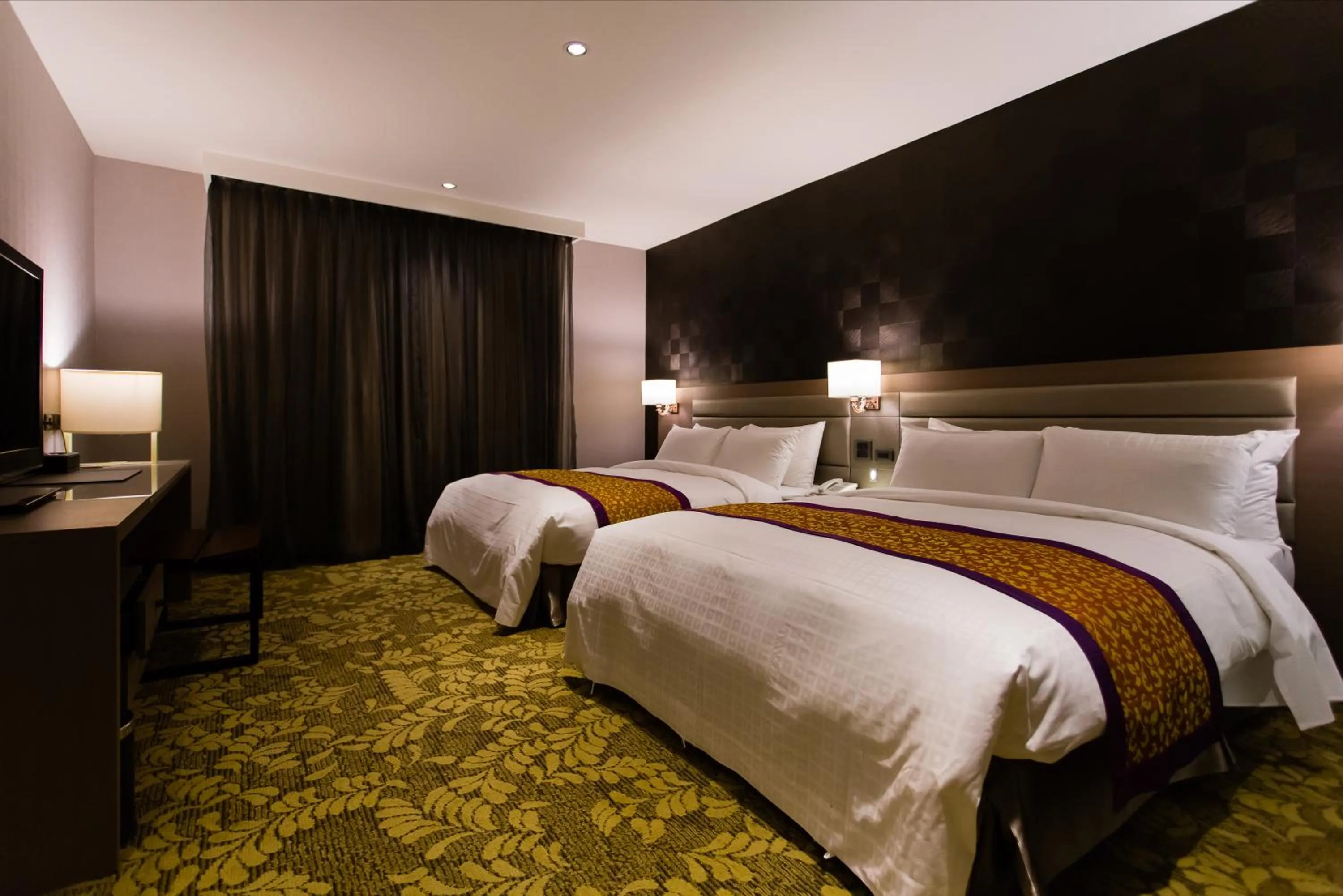 Bed in Chiayi Oriental Pearl International Hotel