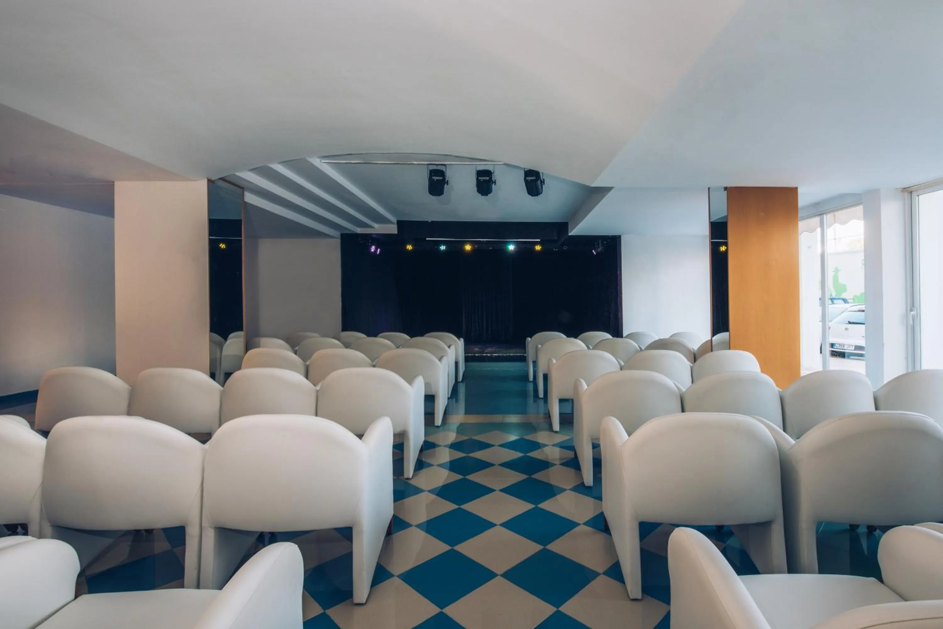 Lounge or bar in Iberostar Waves Ciudad Blanca