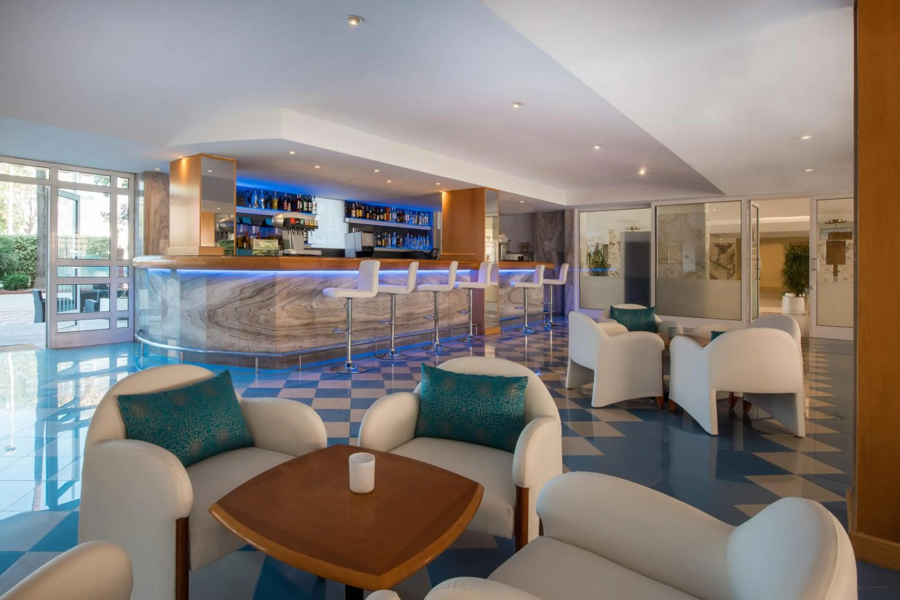 Lounge or bar in Iberostar Waves Ciudad Blanca
