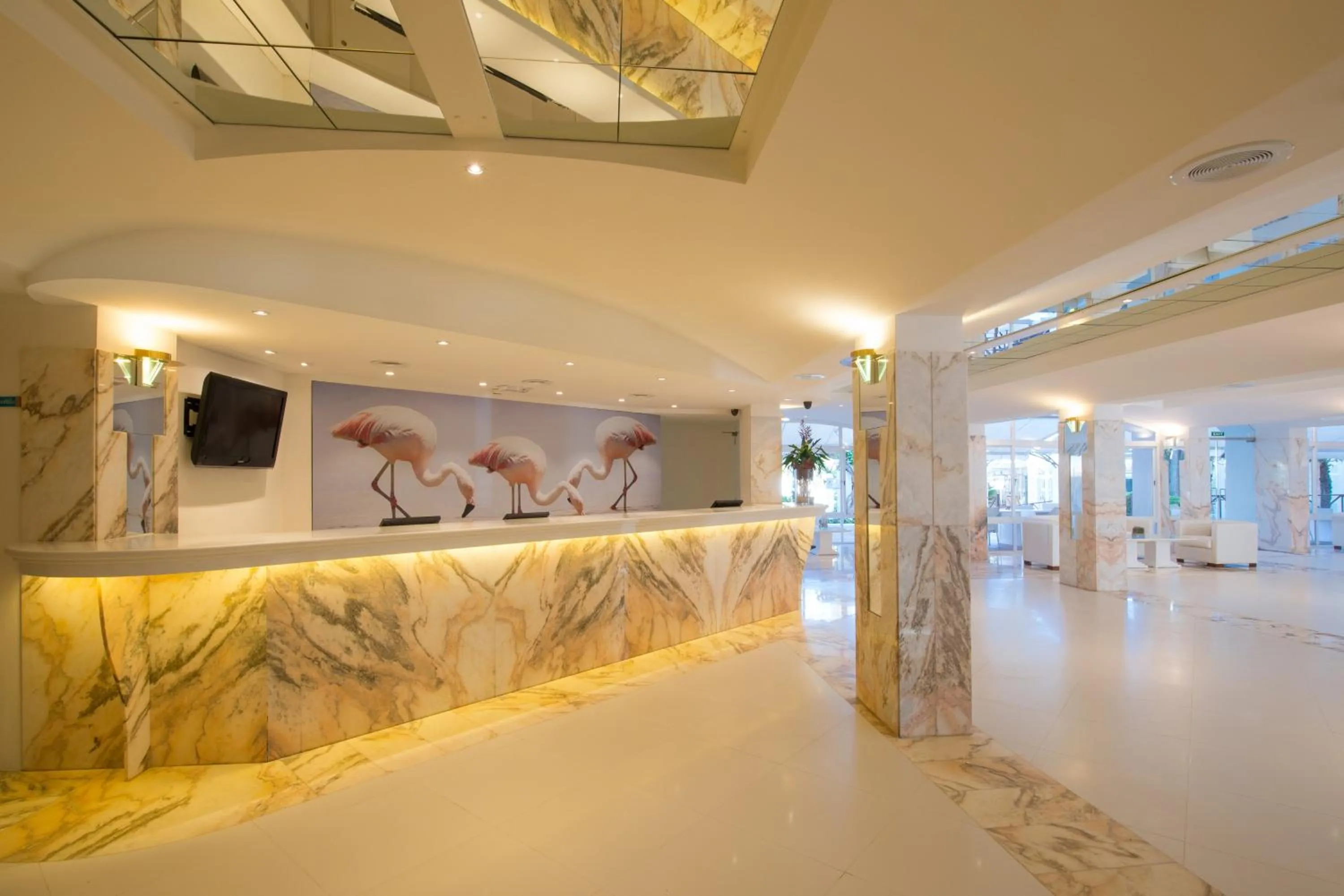 Lobby or reception in Iberostar Waves Ciudad Blanca