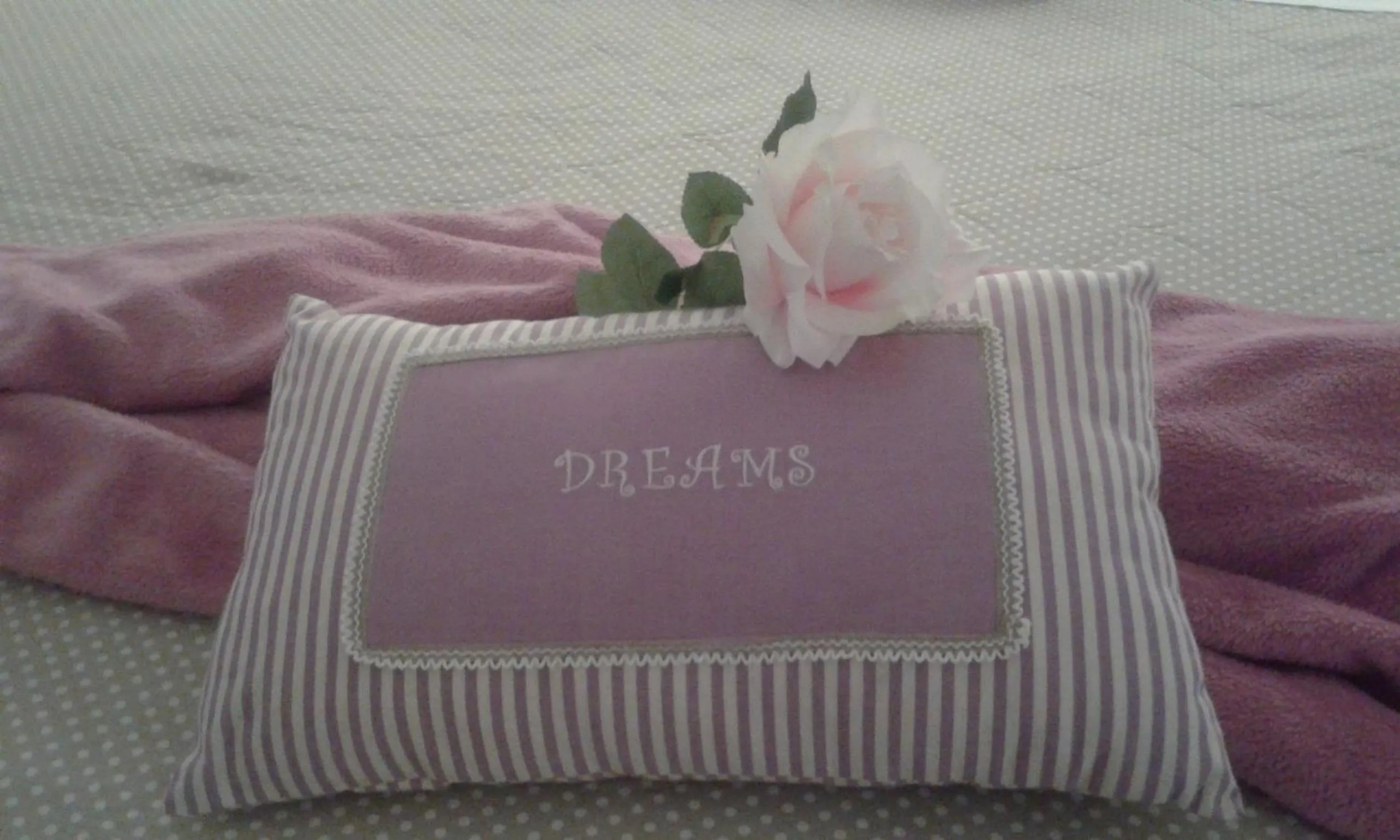 Decorative detail, Bed in Dreams Guest House