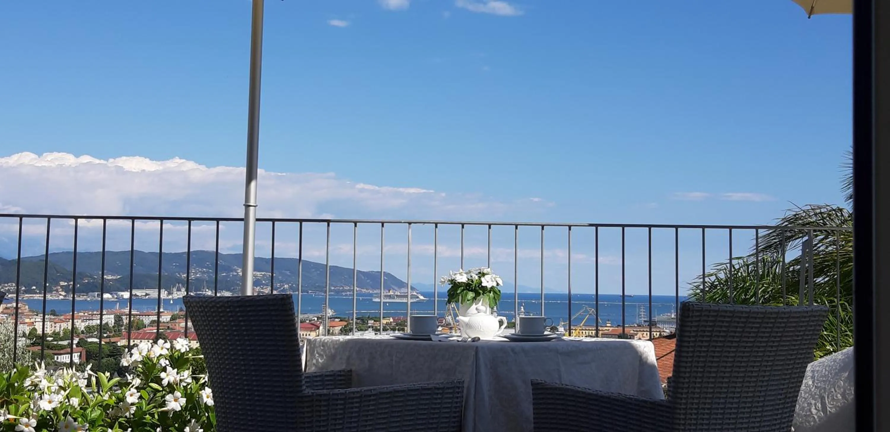 Restaurant/places to eat in Dreams Guest House