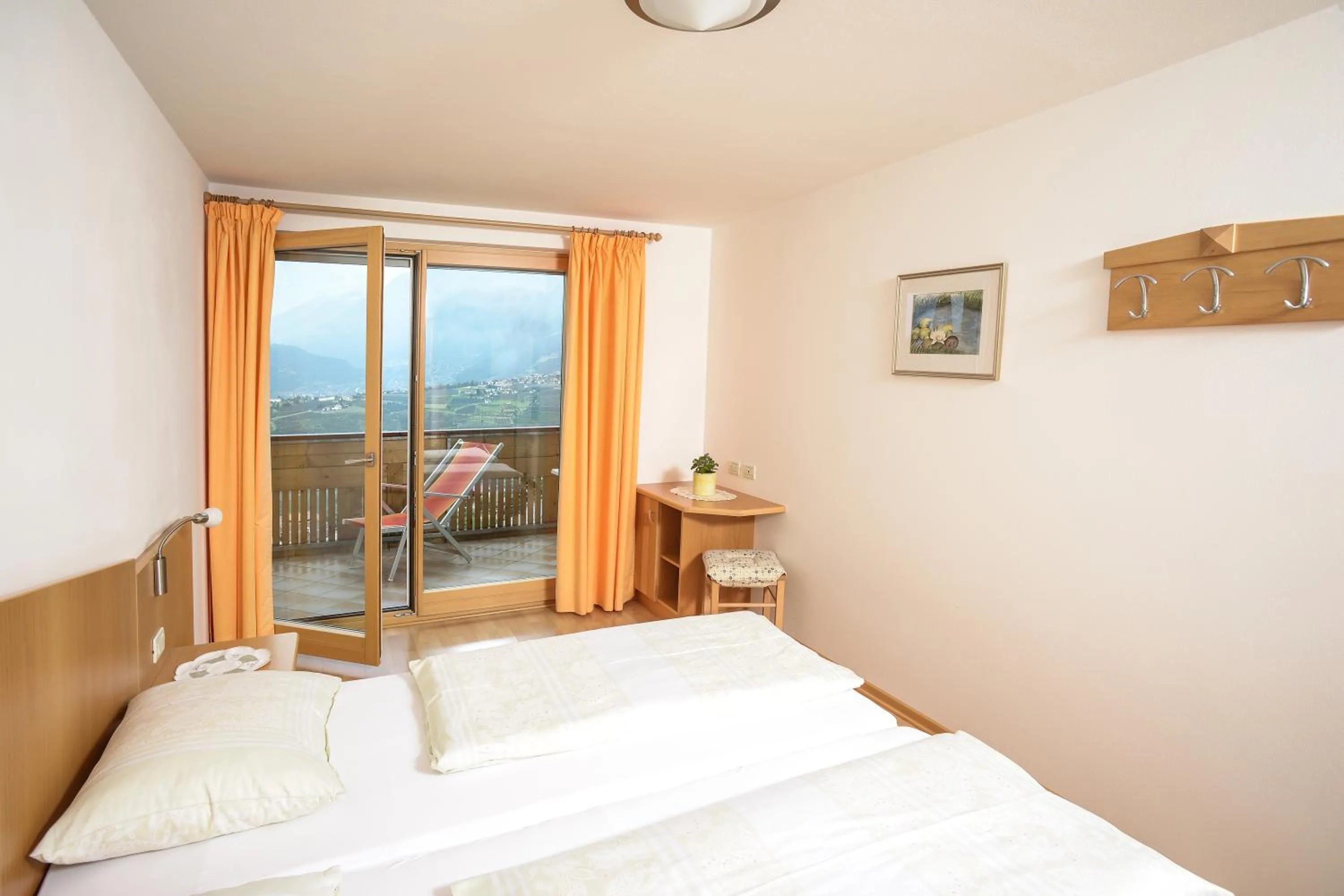 Photo of the whole room, Bed in Kampflhof Apartments