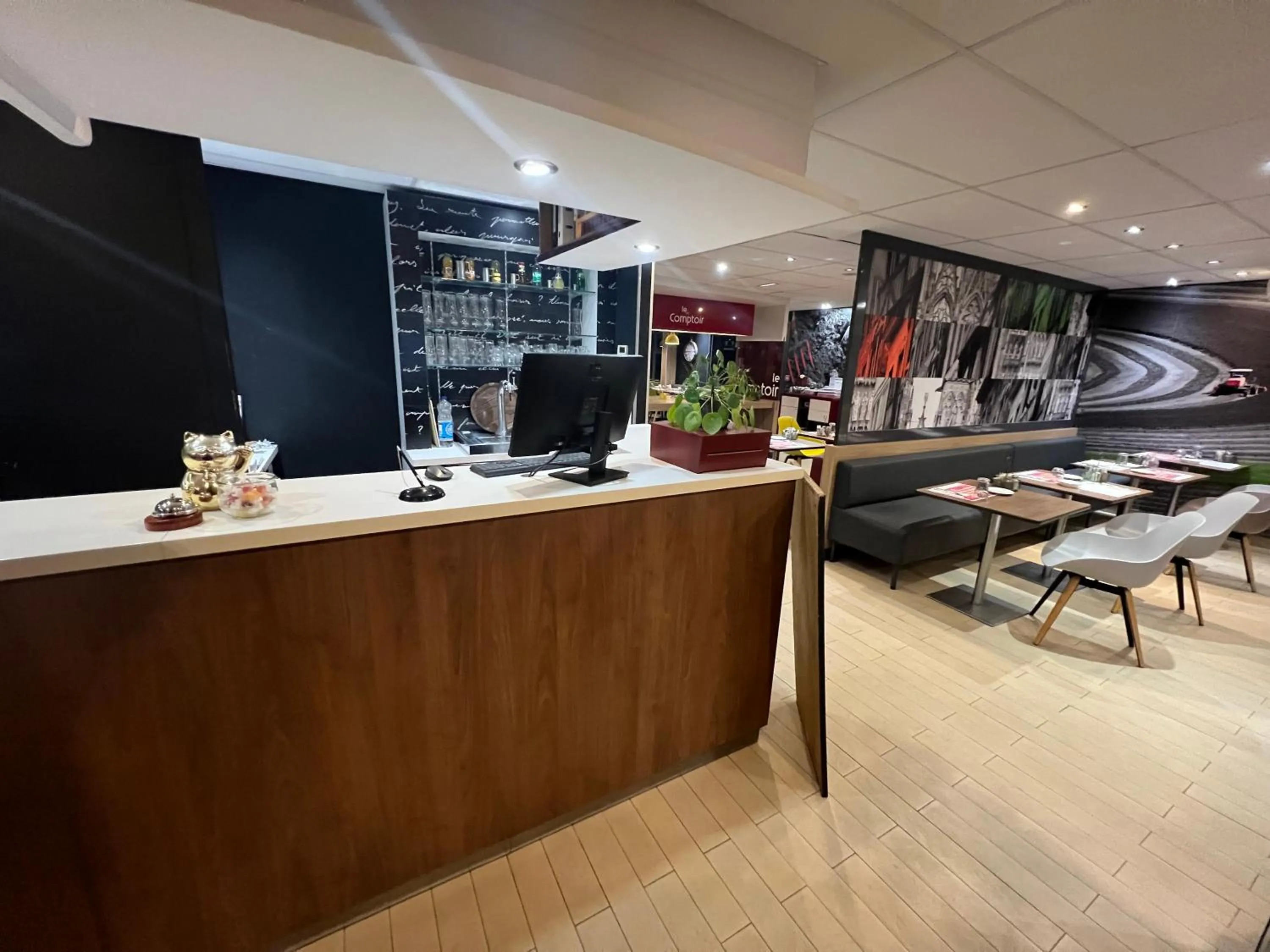 Lobby or reception in Kyriad Rouen Sud - Oissel