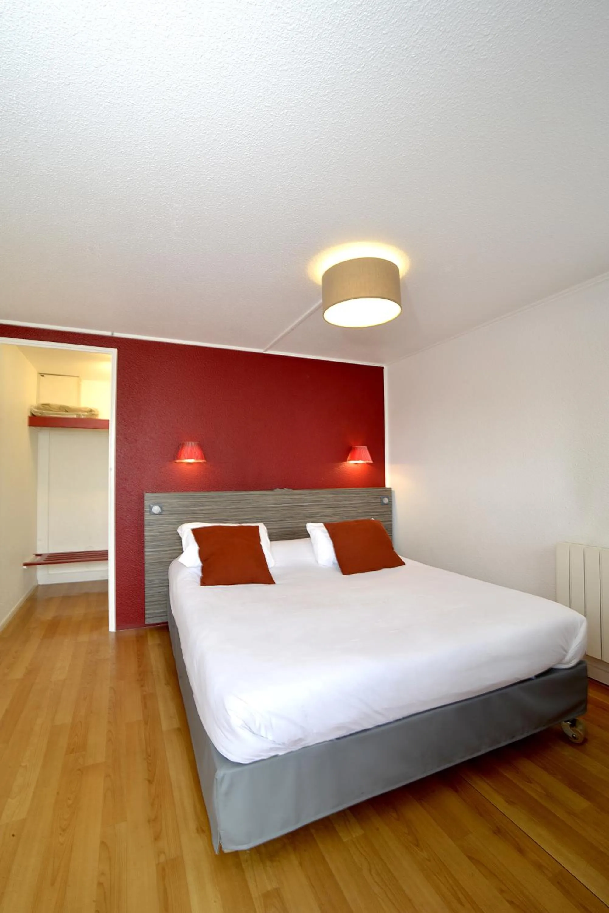 Photo of the whole room, Bed in Kyriad Rouen Sud - Oissel