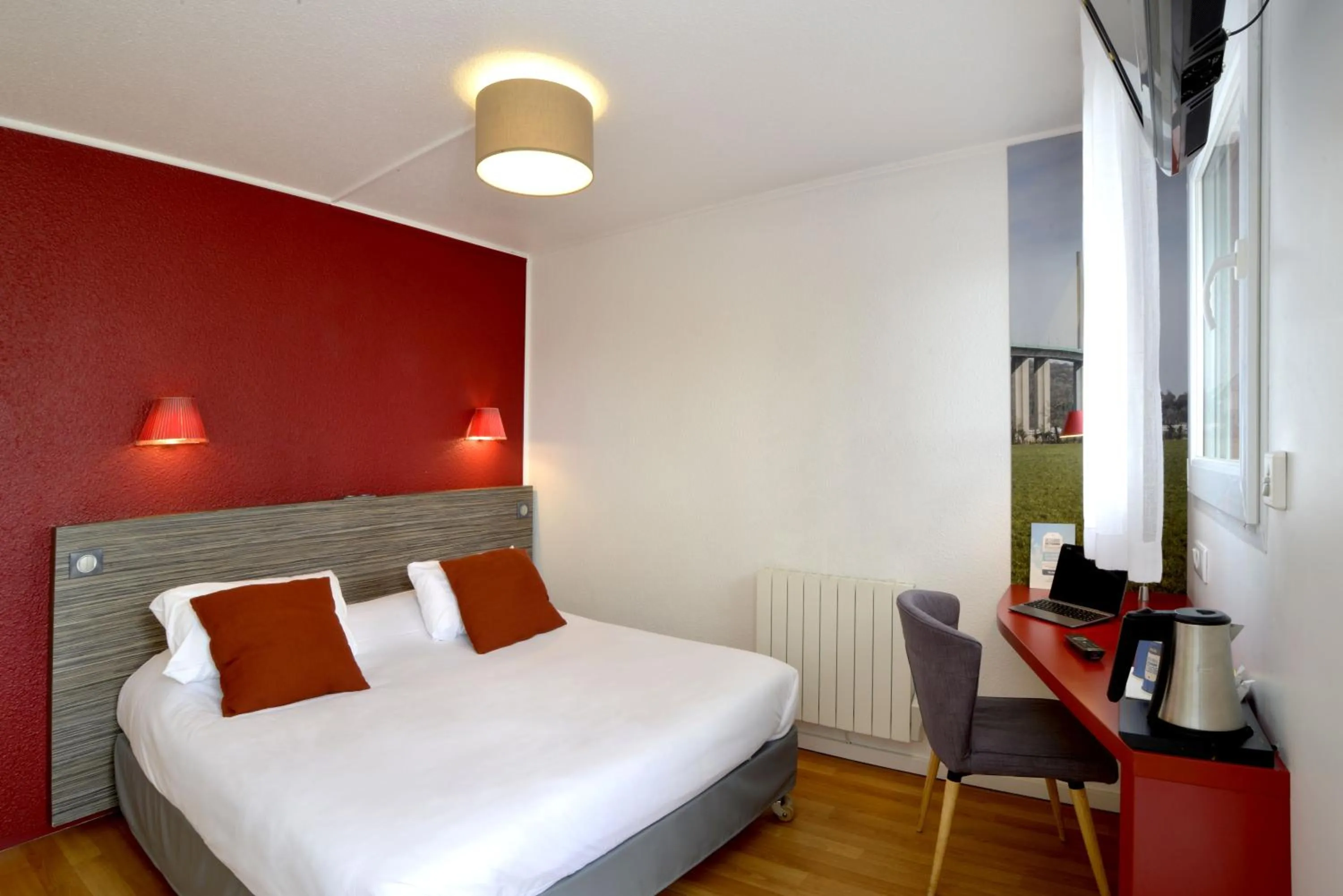 Bedroom, Bed in Kyriad Rouen Sud - Oissel