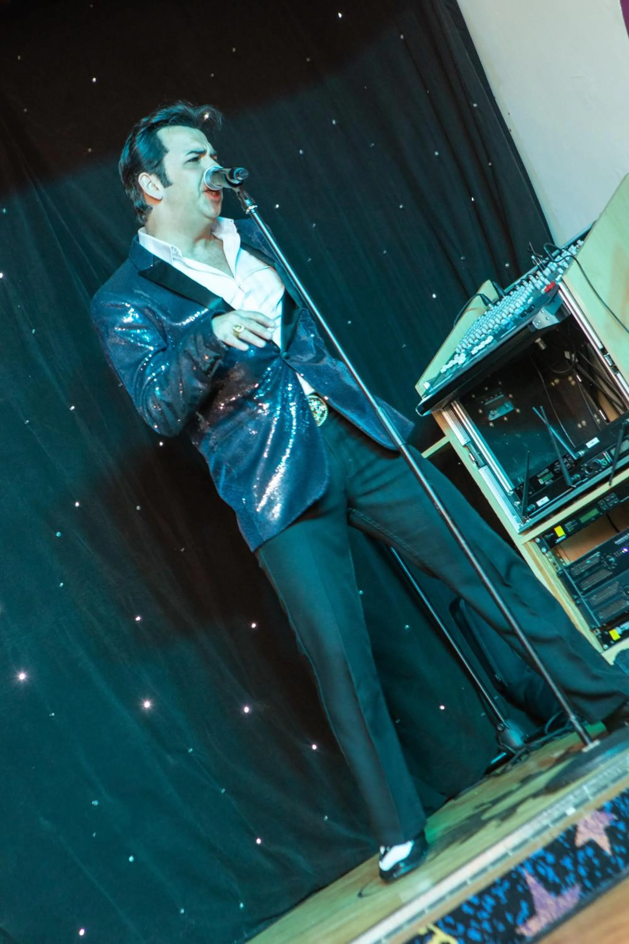 Evening entertainment in Lyndene Hotel