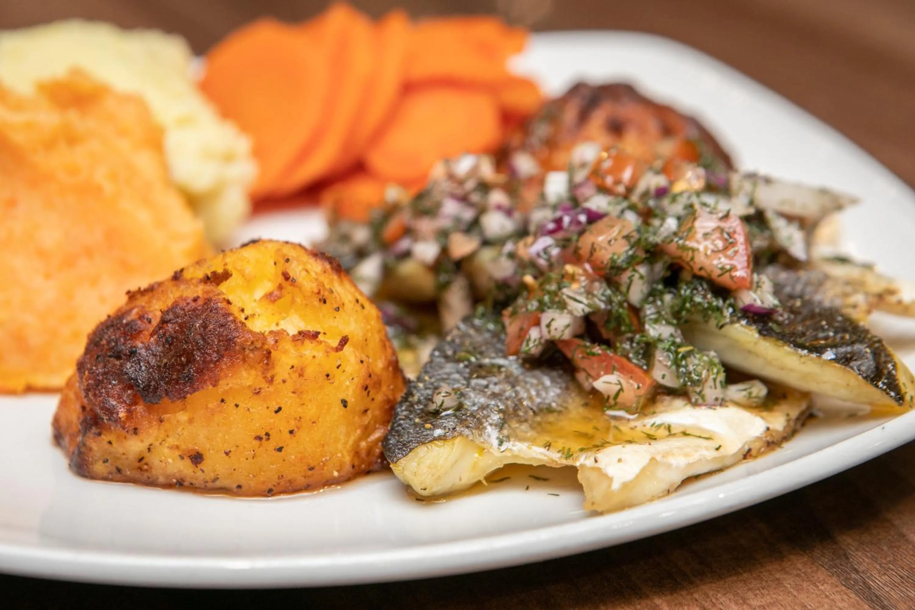 Food and drinks in Lyndene Hotel