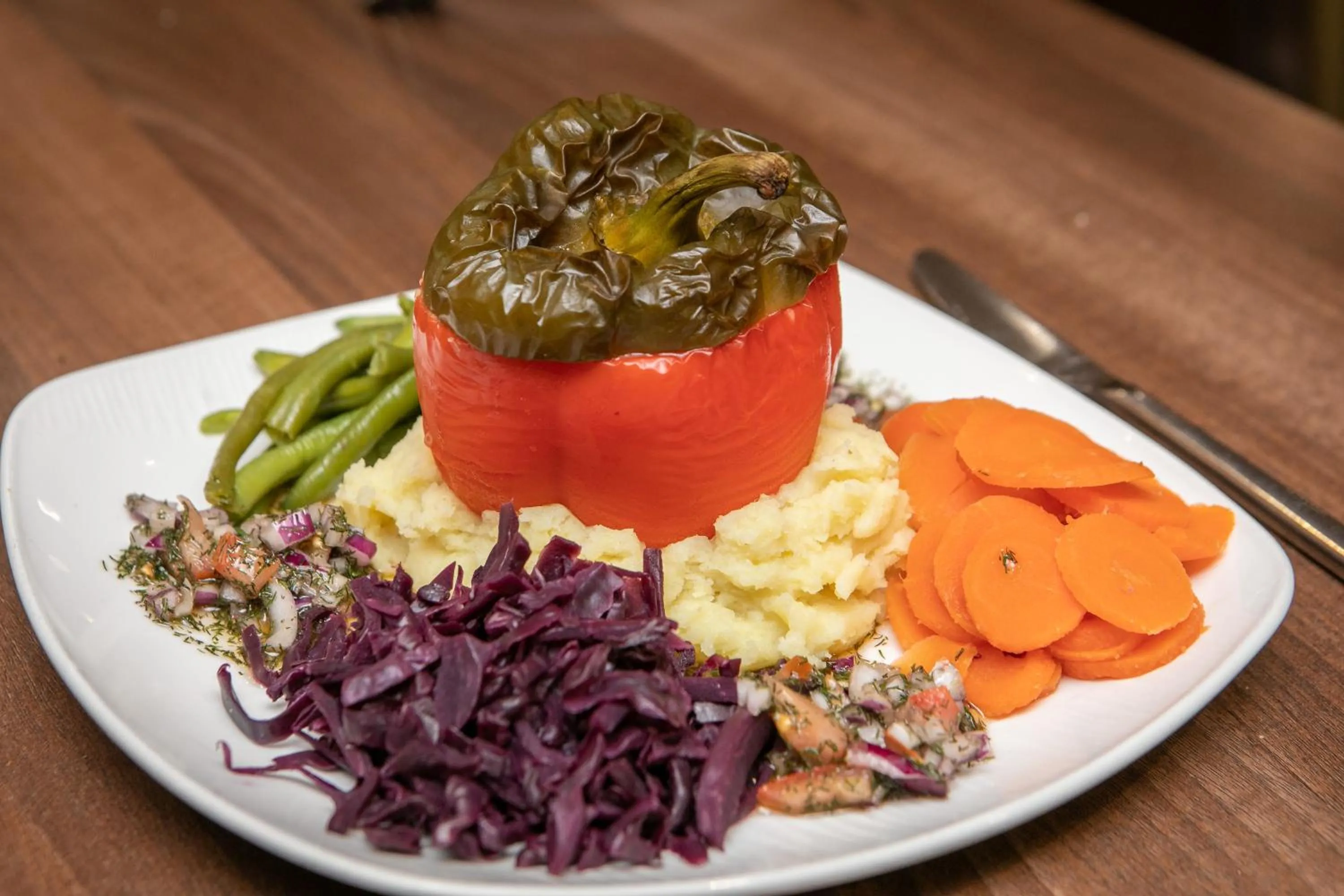 Food and drinks in Lyndene Hotel