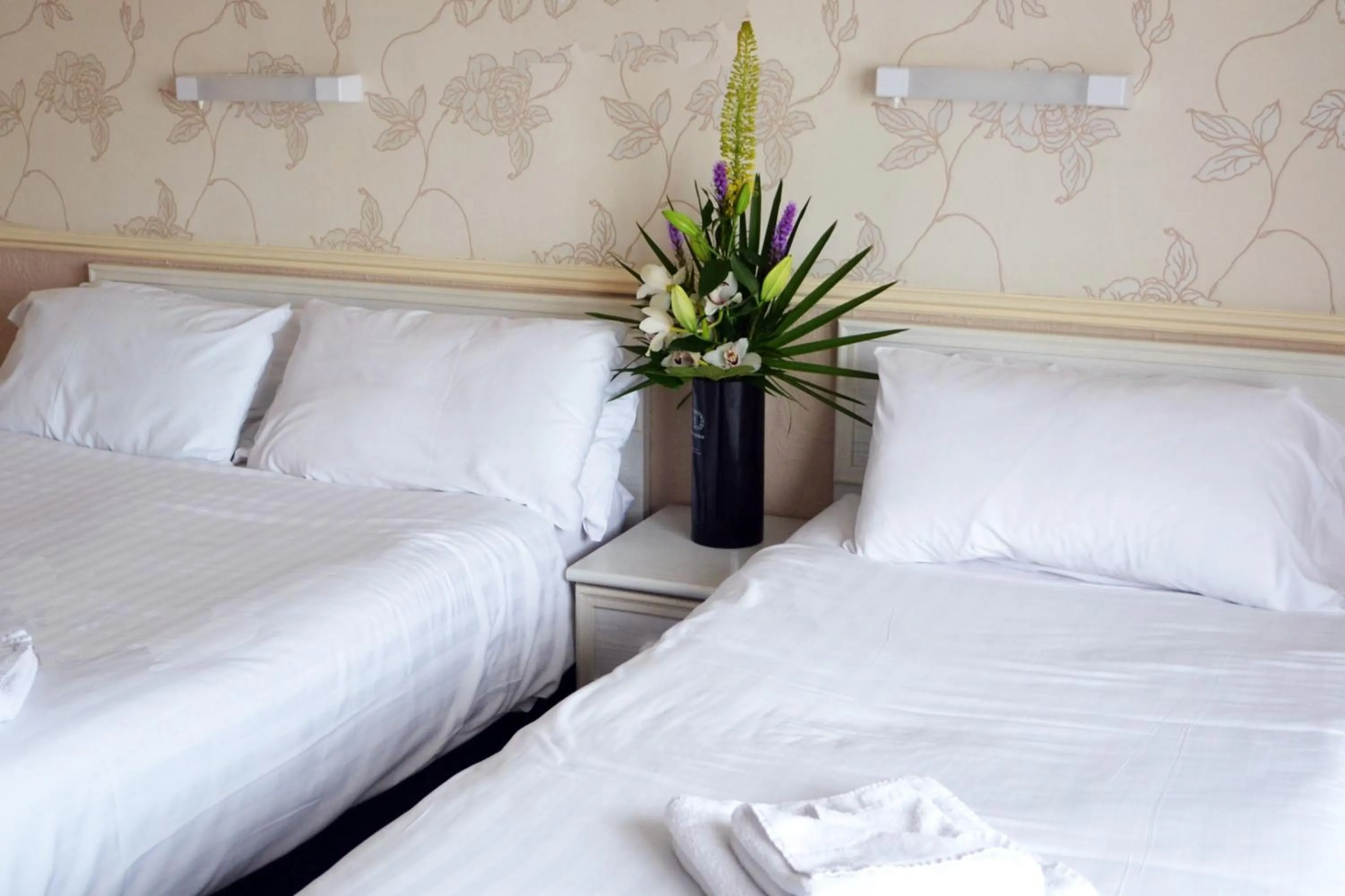 Bedroom, Bed in Lyndene Hotel