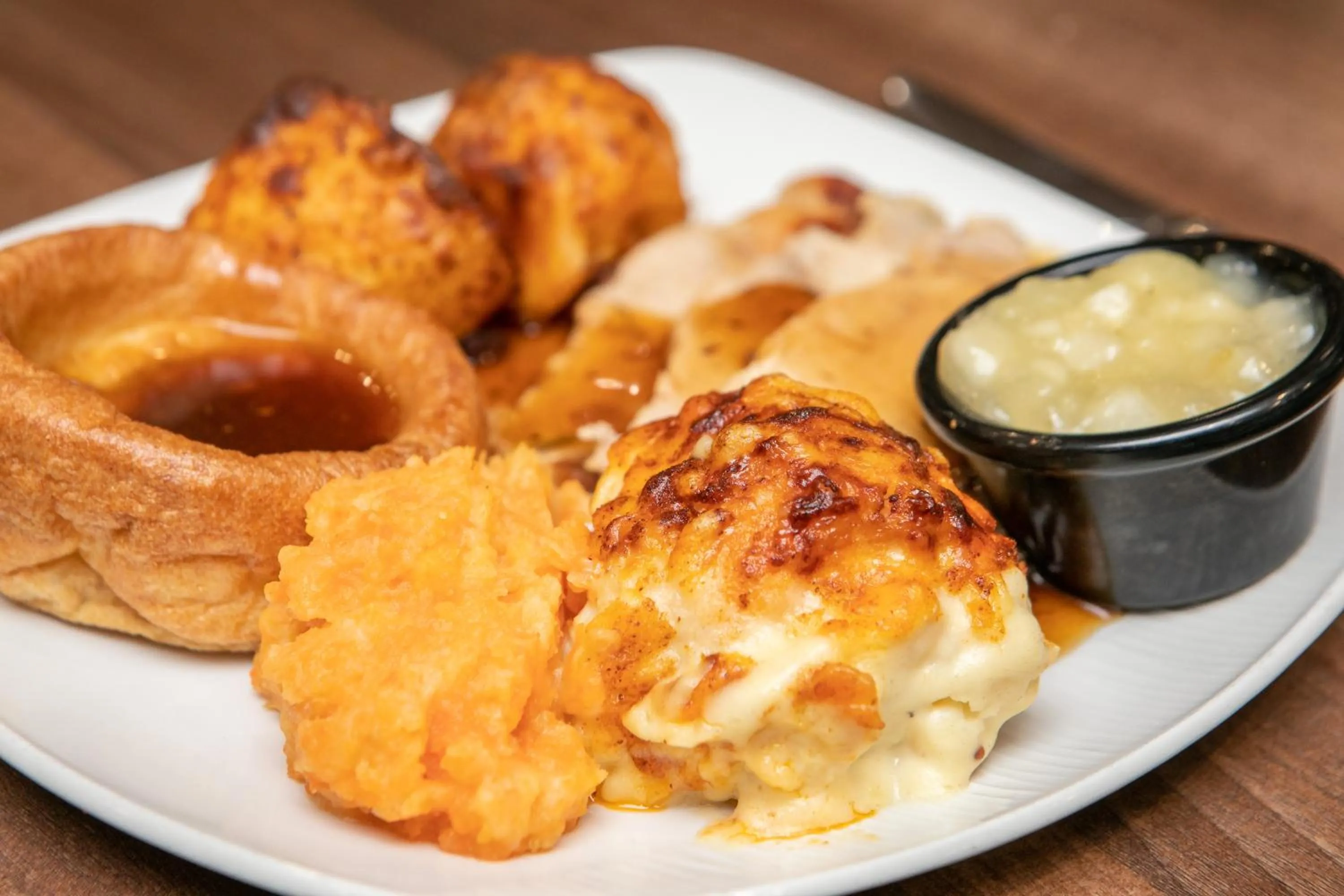 Food and drinks in Lyndene Hotel