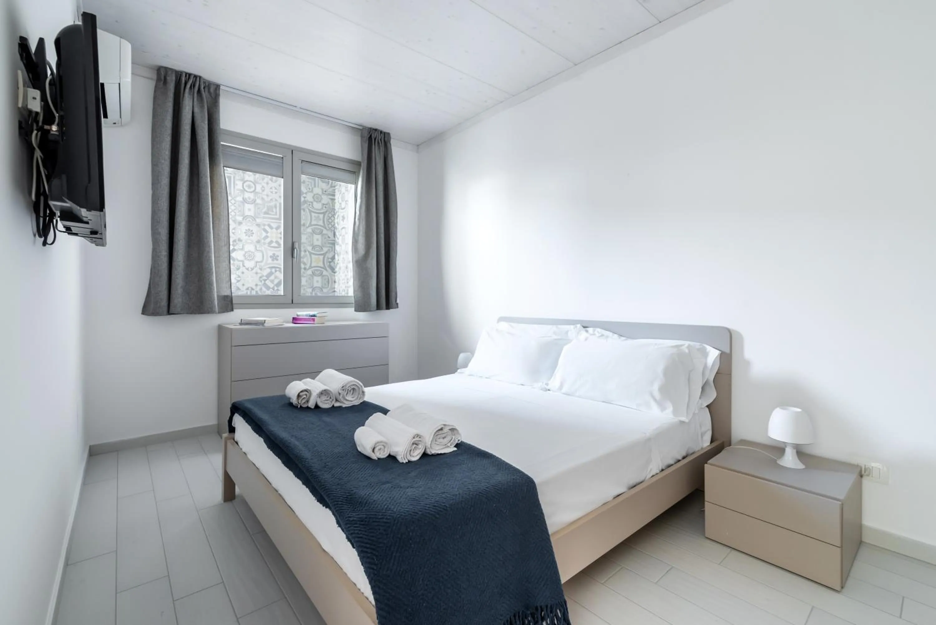 Photo of the whole room, Bed in Fly Home Sicily