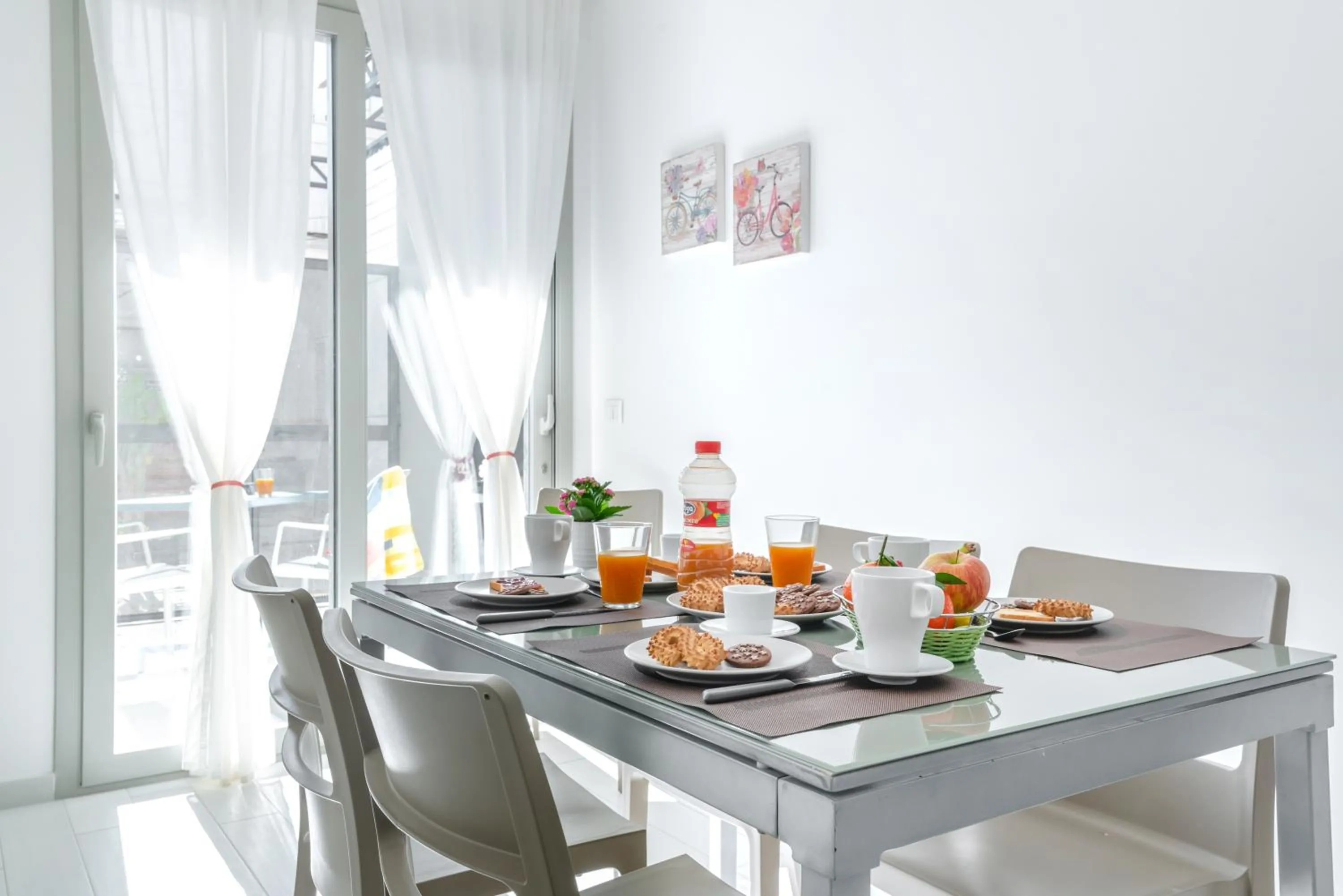 Dining area in Fly Home Sicily