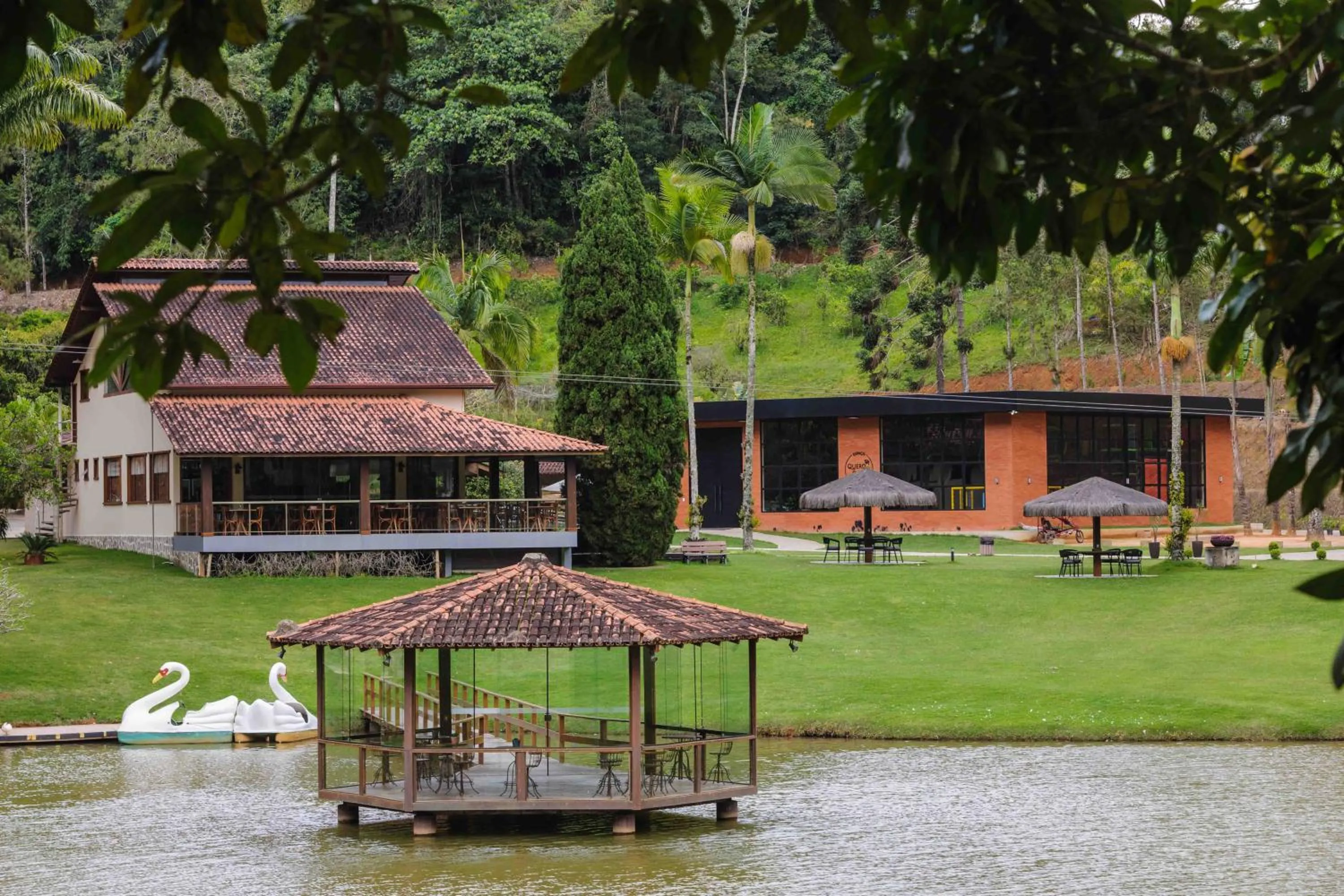 Property building in Sítio dos Lagos