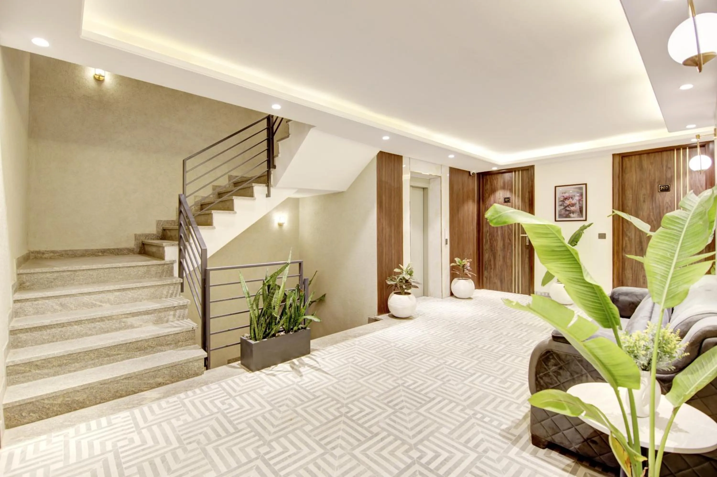 Lobby or reception in Saltstayz Premier - Galleria Market Road & Sector 27