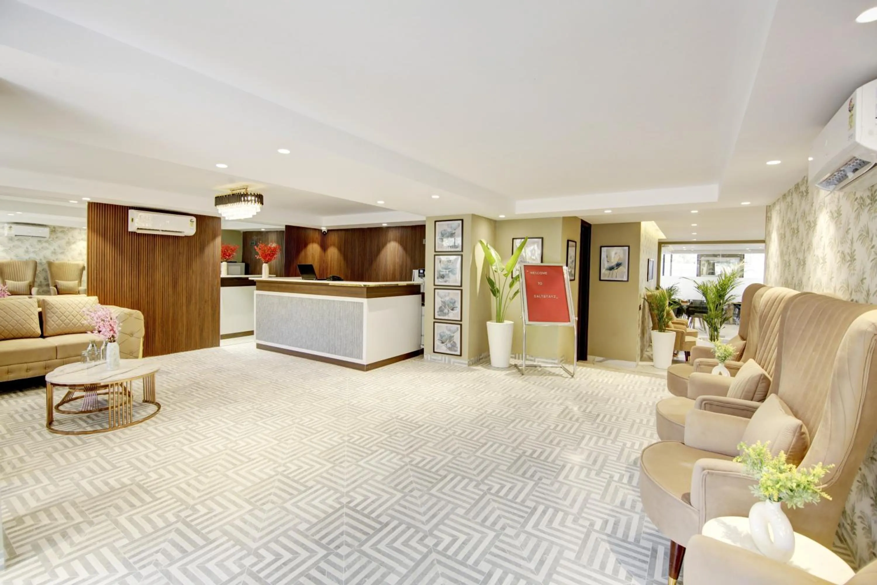 TV and multimedia in Saltstayz Premier - Galleria Market Road & Sector 27