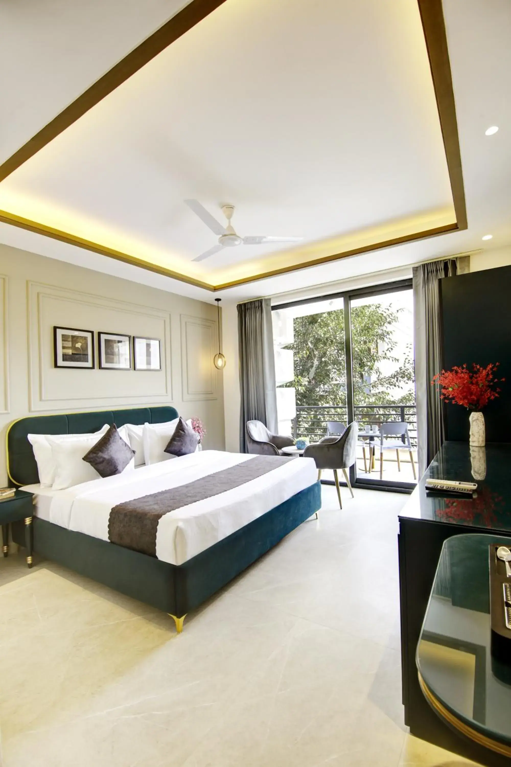 Presidential Suite With City view Balcony, Lounge in Saltstayz Premier - Galleria Market Road & Sector 27 Presidential Suite With City view Balcony, Lounge in Saltstayz Premier - Galleria Market Road & Sector 27