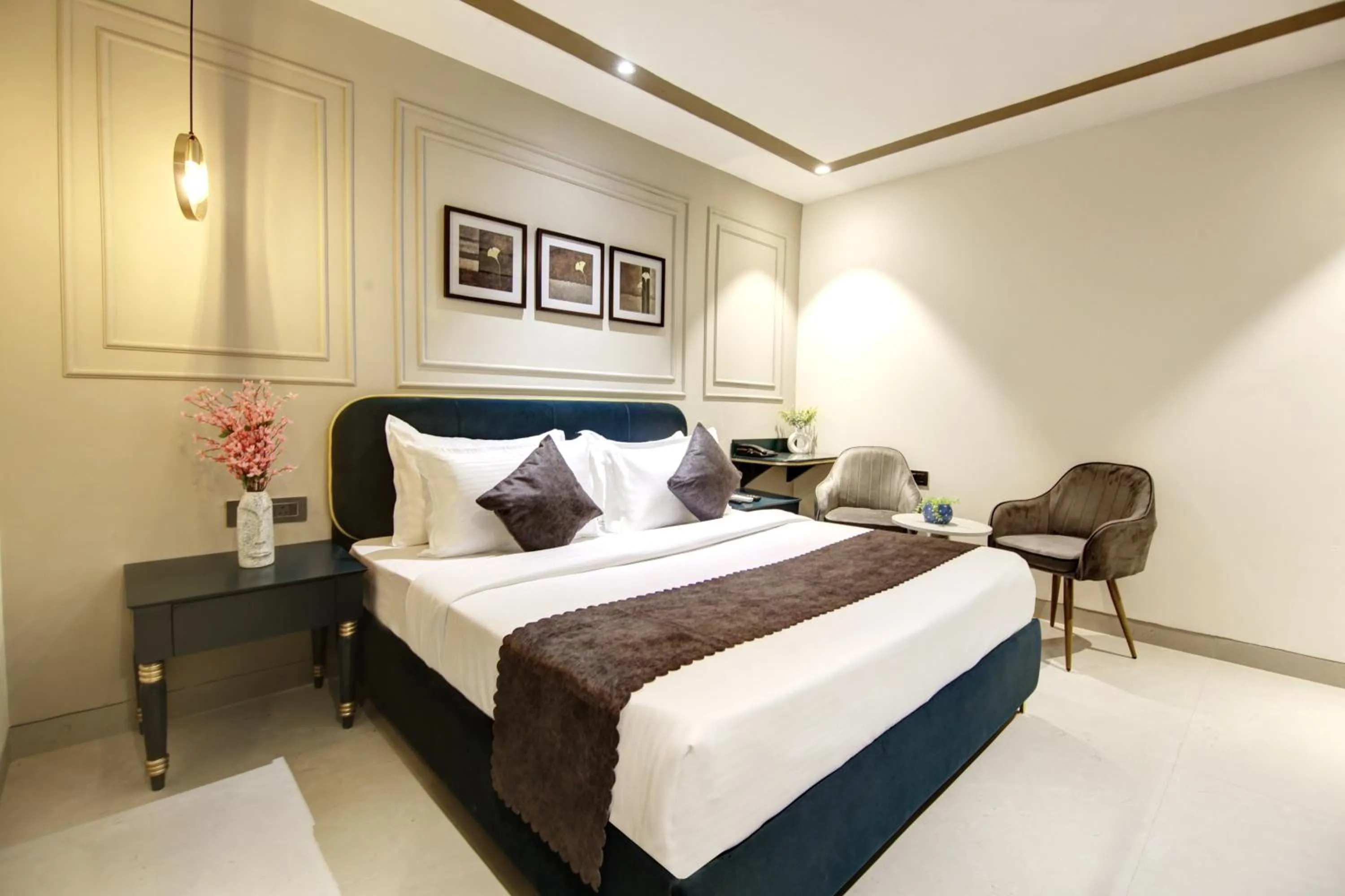 Bed in Saltstayz Premier - Galleria Market Road & Sector 27