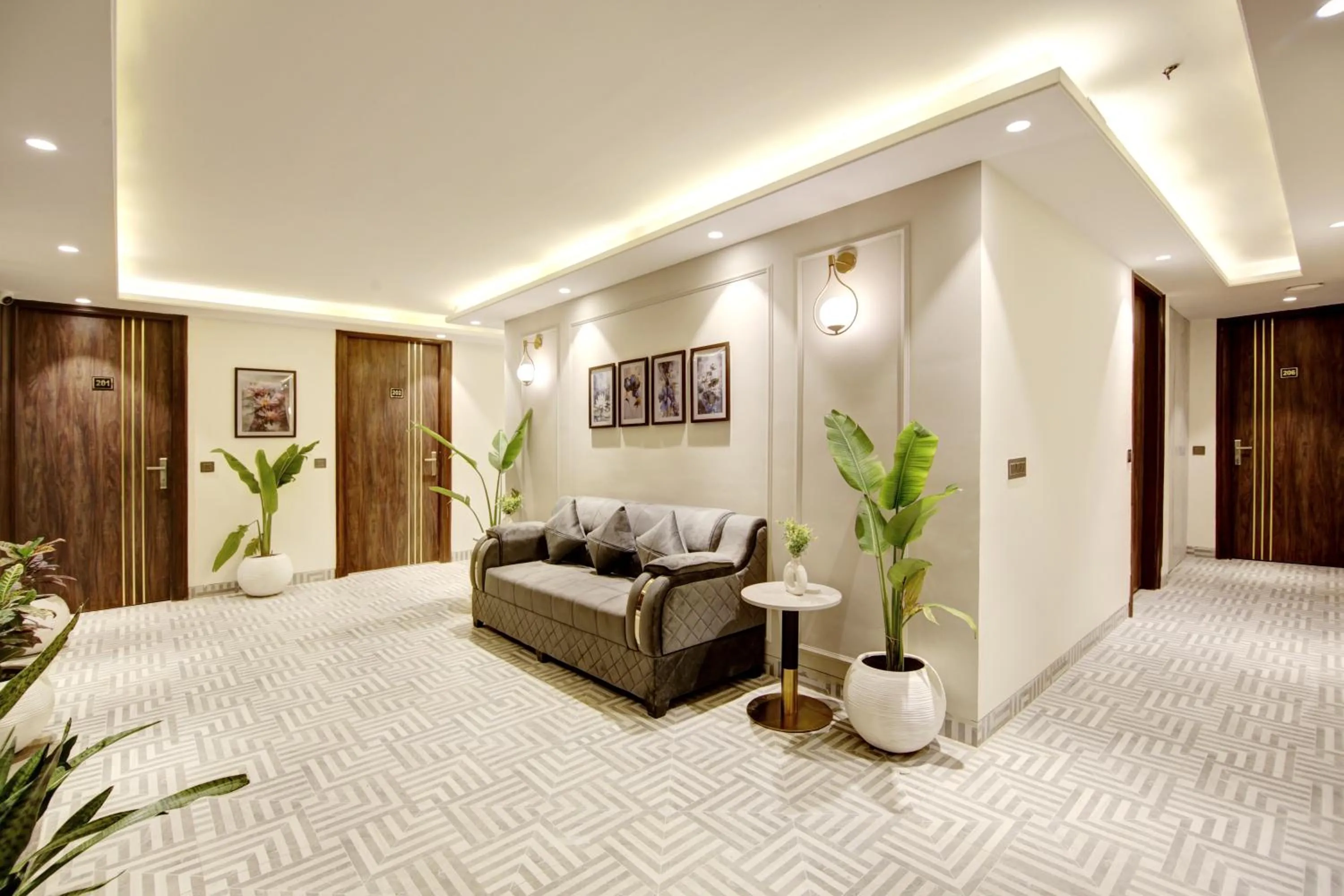 Lobby or reception, Bed in Saltstayz Premier - Galleria Market Road & Sector 27