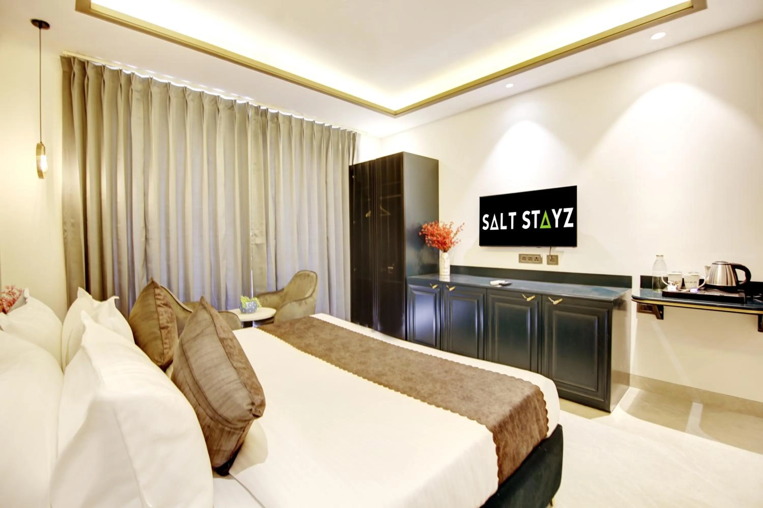 Bed in Saltstayz Premier - Galleria Market Road & Sector 27