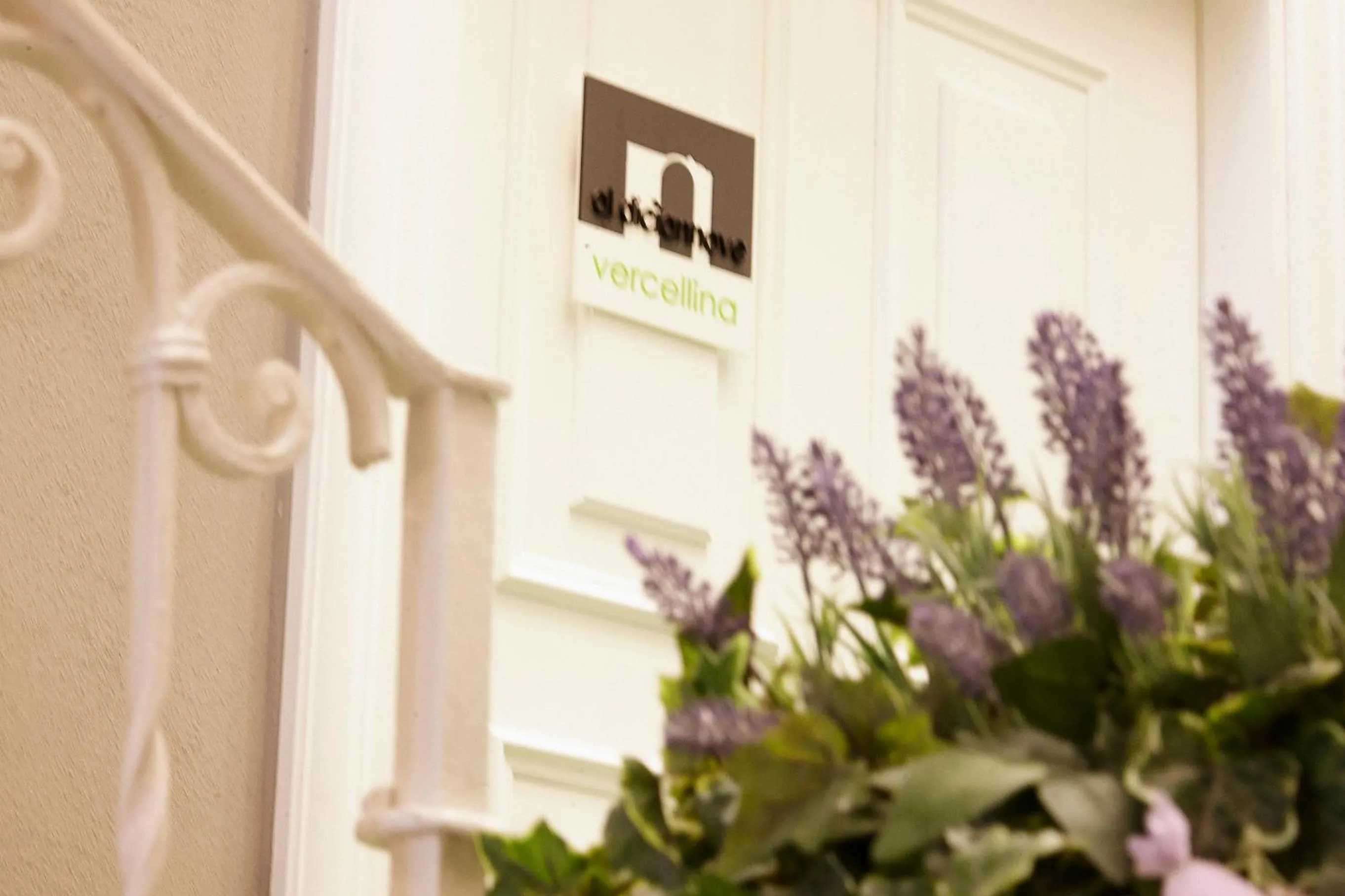 Decorative detail in Navigliotel 19 - Rooms & Suites