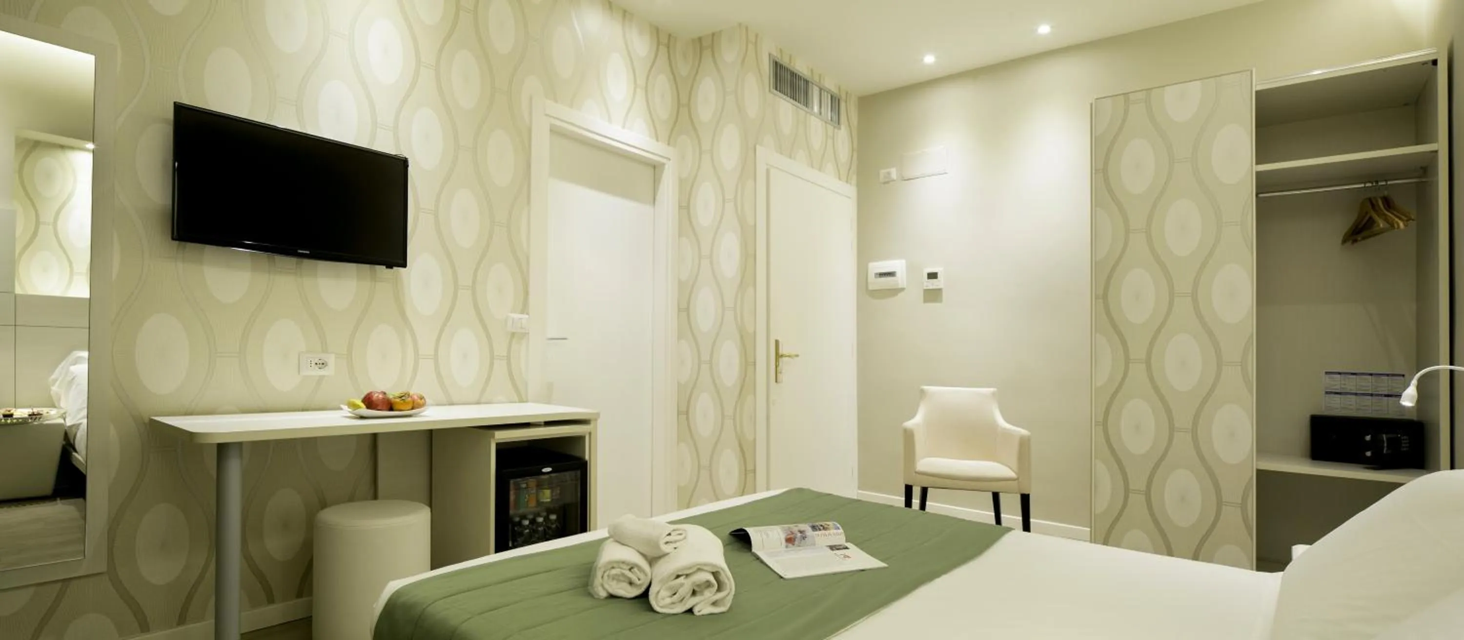 Photo of the whole room, Bed in Navigliotel 19 - Rooms & Suites