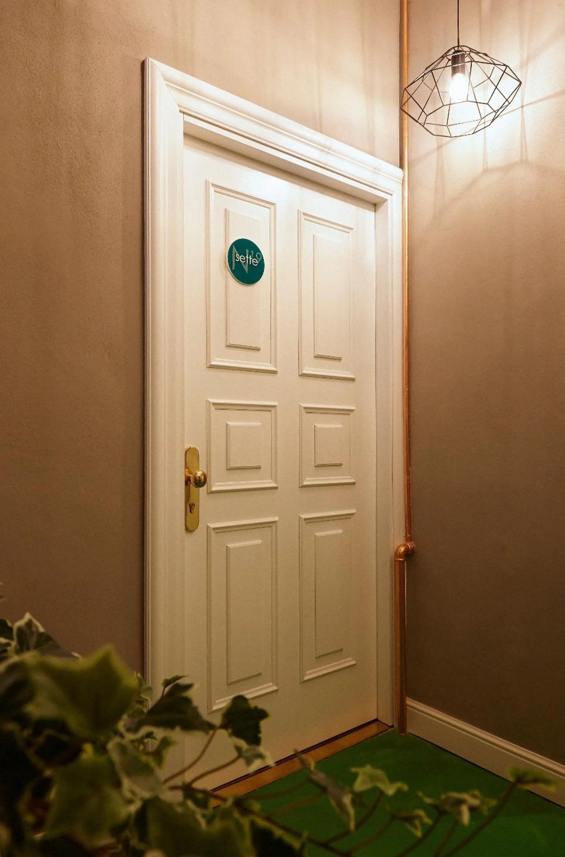 Decorative detail in Navigliotel 19 - Rooms & Suites