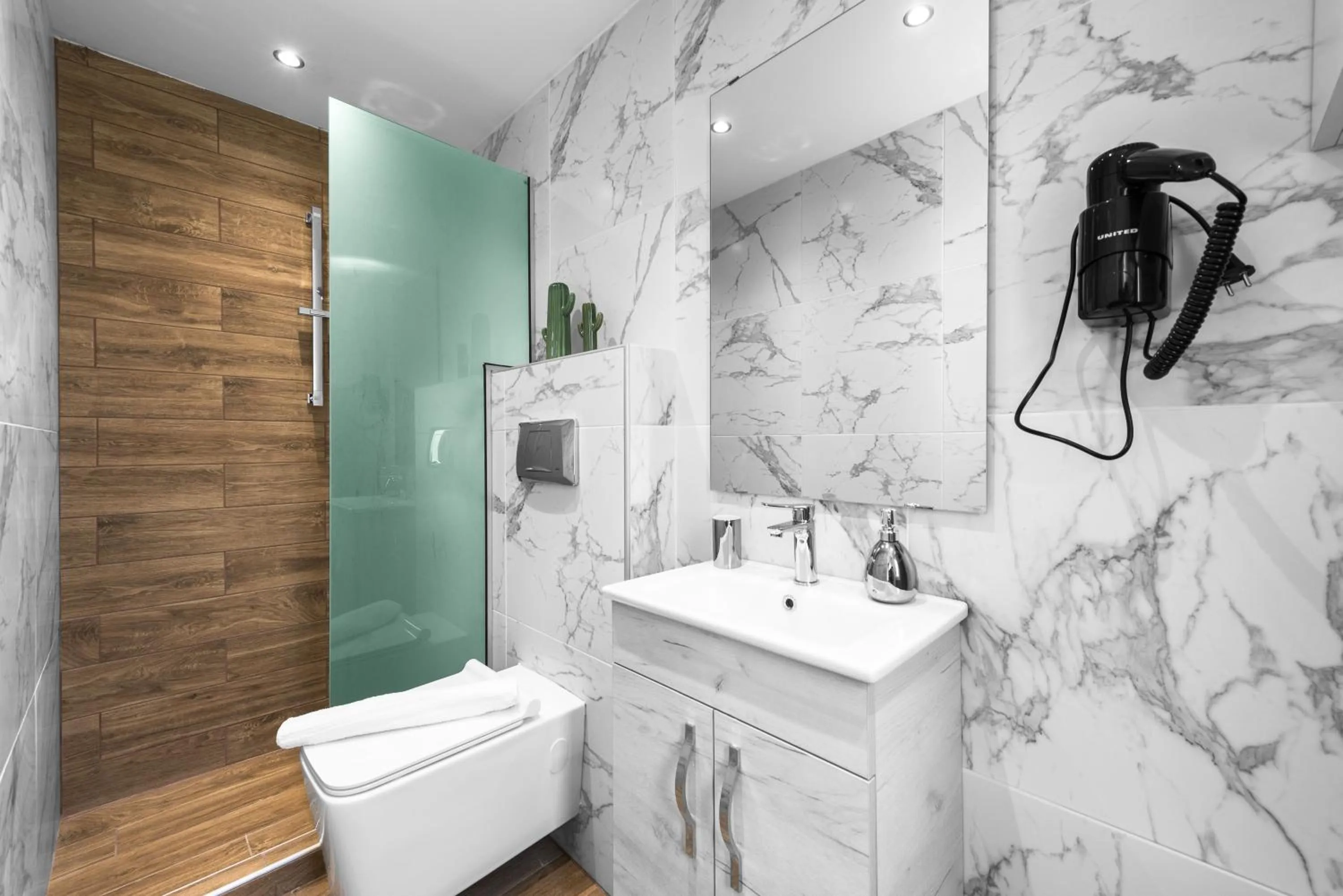 Toilet in DeniZen Boutique Apartments, Nilie Hospitality MGMT