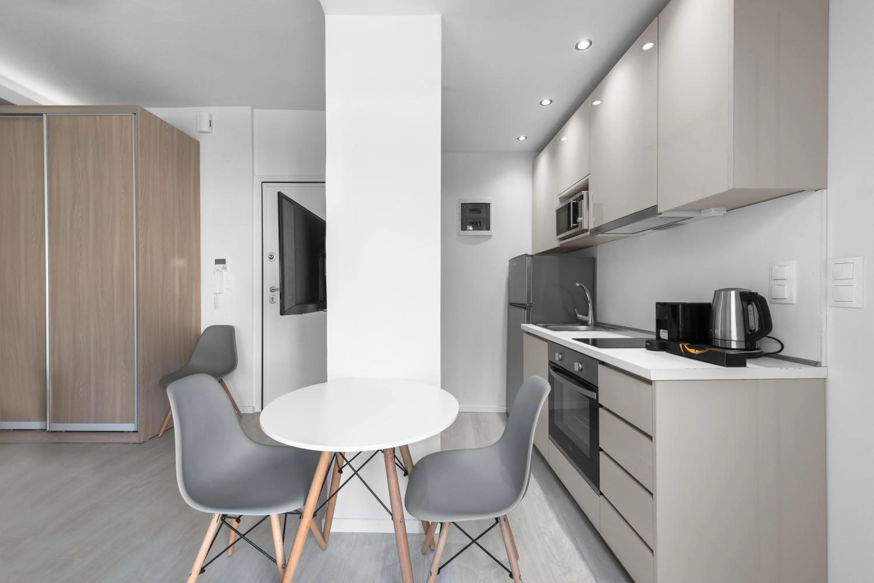 Kitchen or kitchenette in DeniZen Boutique Apartments, Nilie Hospitality MGMT