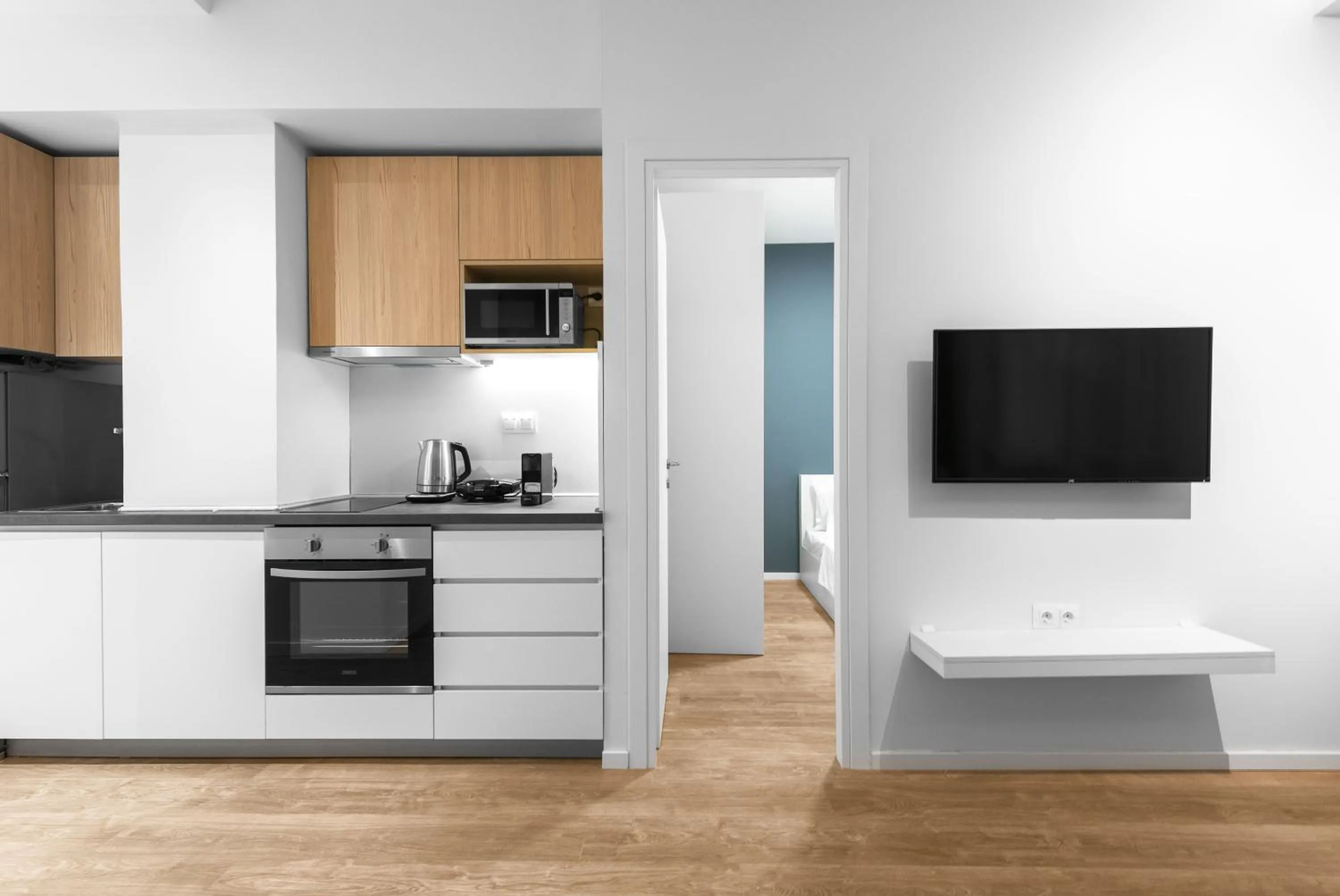 oven in DeniZen Boutique Apartments, Nilie Hospitality MGMT