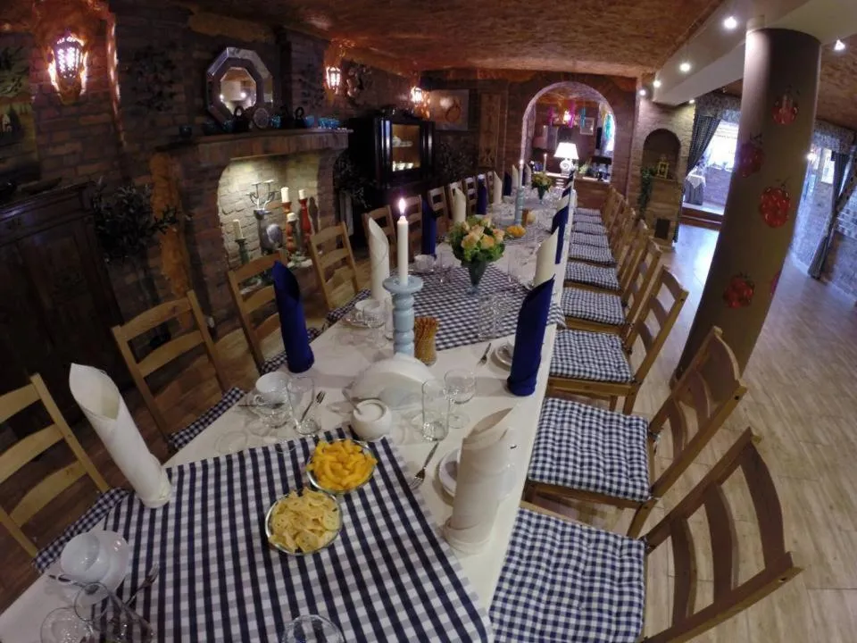 Restaurant/places to eat in Malinowy Dwór