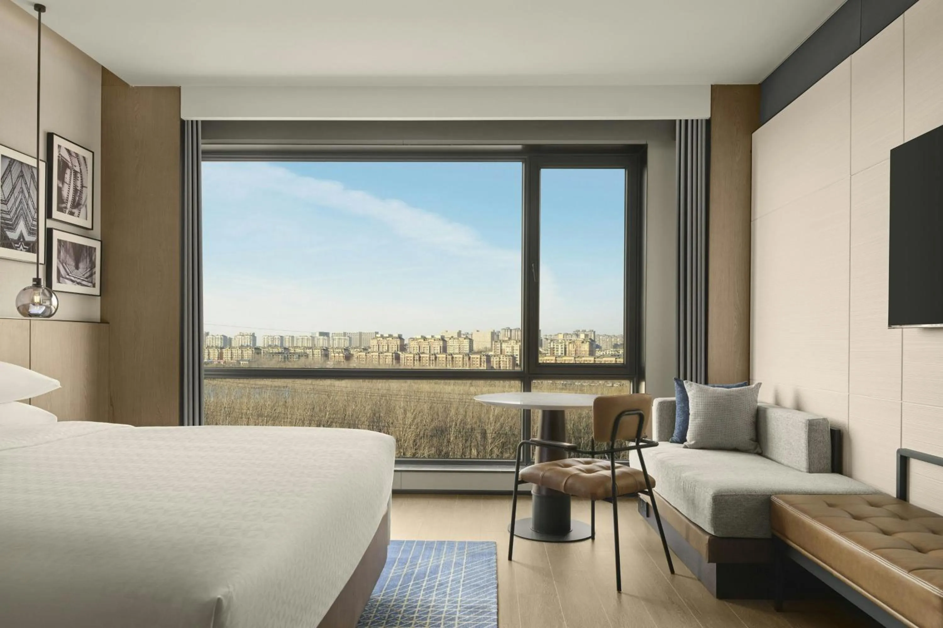 Photo of the whole room, Bed in Four Points by Sheraton Changchun West